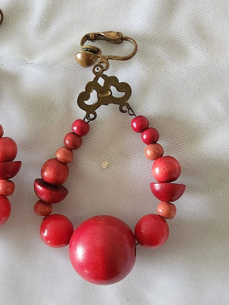 Red Wood Bead Bracelet Earrings Set 5.jpg