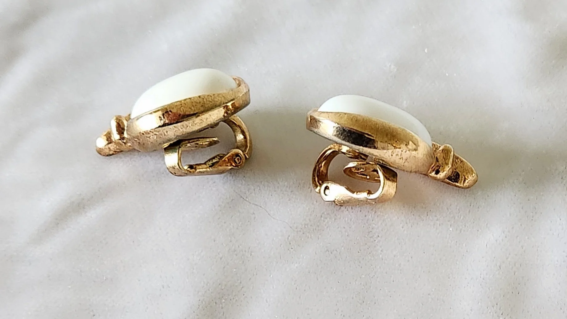 Trifari White Oval Earrings 8.jpg
