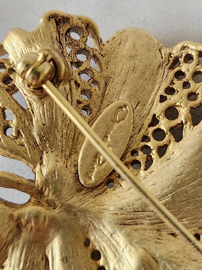 Oscar de la Renta Leaf Brooch 3.jpg