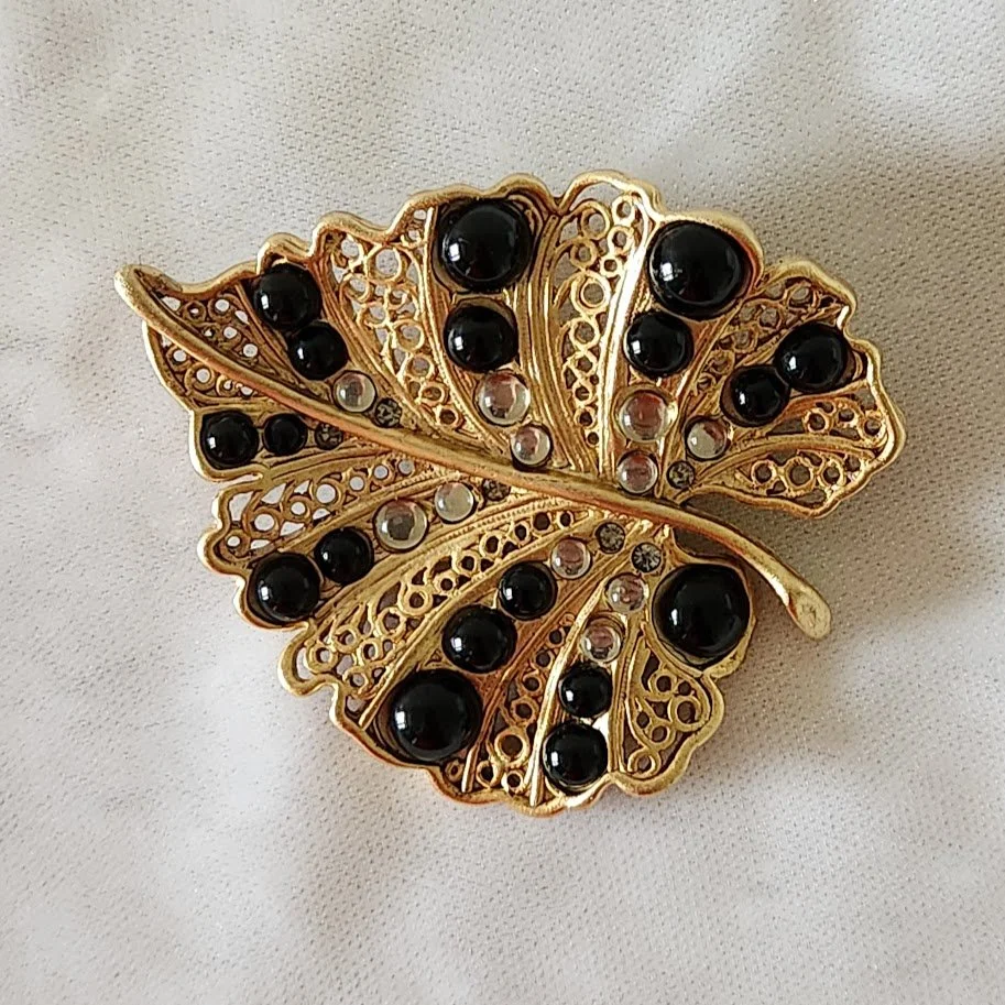 Oscar de la Renta Leaf Brooch 4.jpg