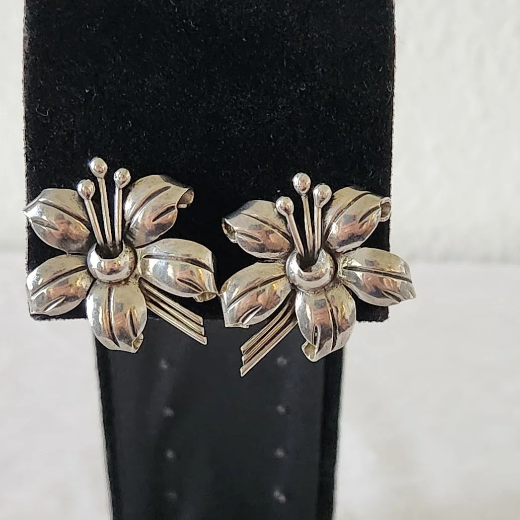 Mexican Silver Flower Earrings 15.jpg