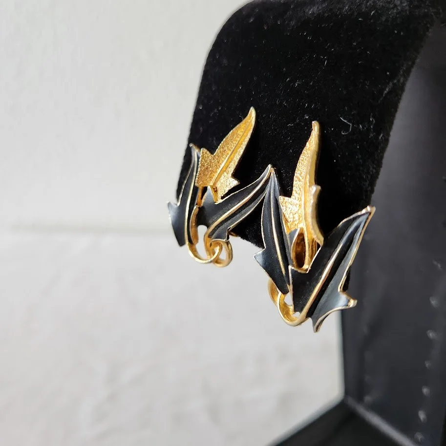 Mode Art Leaf Earrings 1.jpg