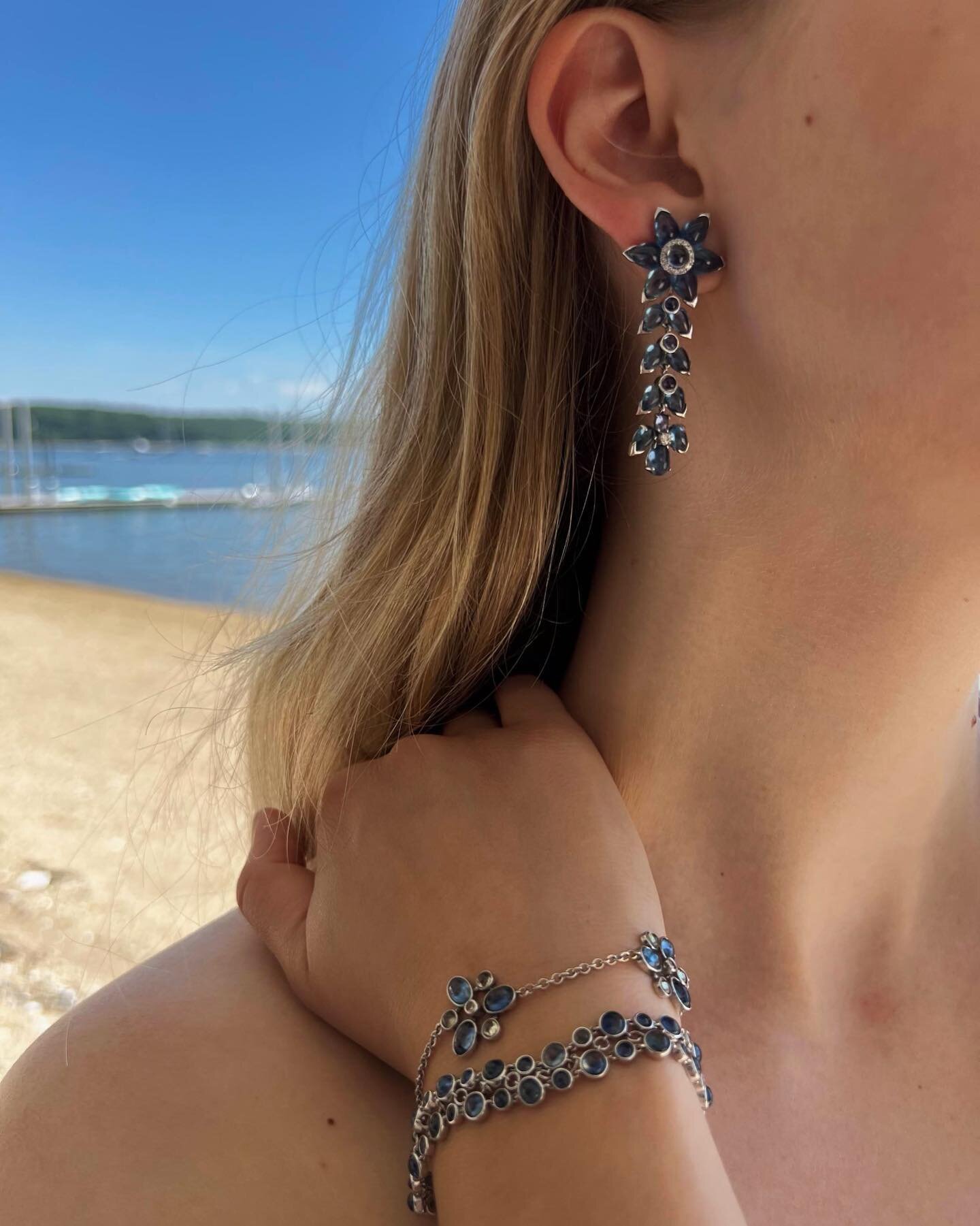 Blue cabochon sapphires near the bay. 18k convertible drop earring and bracelets #jewelrydesigner #jewelry #gems #handmadejewelry