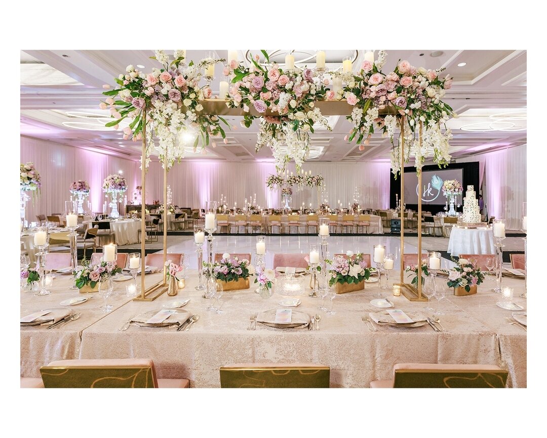 Jyothi &amp; Karun's wedding reception at the @fschicago. Planned by Brianne at @michiganavenueevents, with @yannidesignstudio on floral and decor. ⁣

#chicagowedding #chicagoweddingphotography #chicagoweddingphotographer #indianwedding #southasianwe