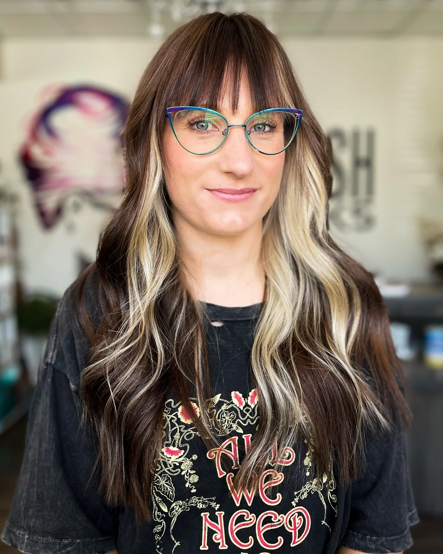 A new favorite 🤎🤍

Lift: Schwarzkopf vario blonde 
Gloss: Schwarzkopf Vibrance 

#colorblock #colorblockhair #emohair #utahhairstylist #utahhair #slc #utah