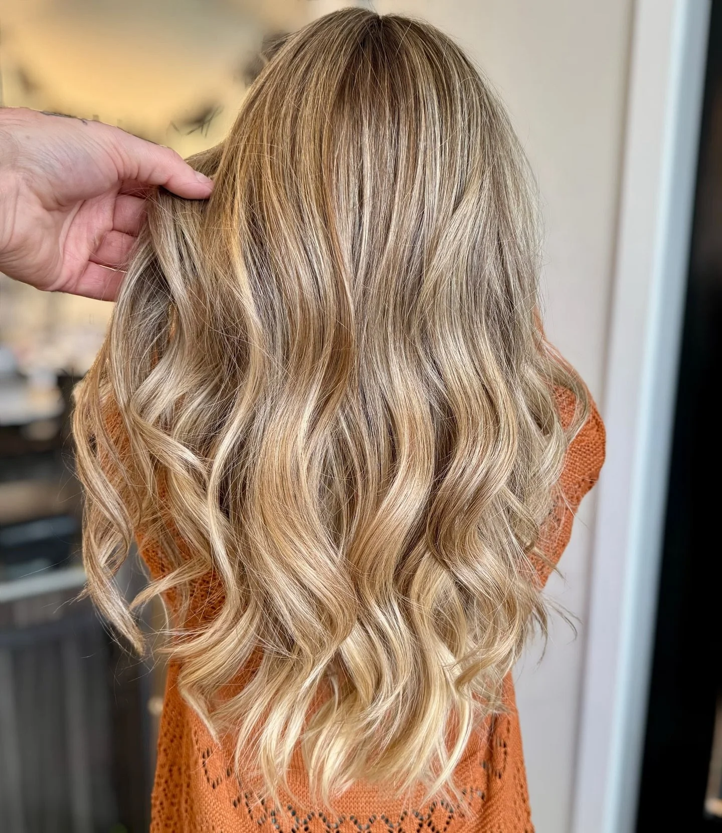 Who says you can&rsquo;t be blonde during the winter? 😉

Due to less sunlight during the winter months, I know that some like to darken their hair to help maintain the integrity of it! 

But if you&rsquo;re someone who likes to be blonde, here are a