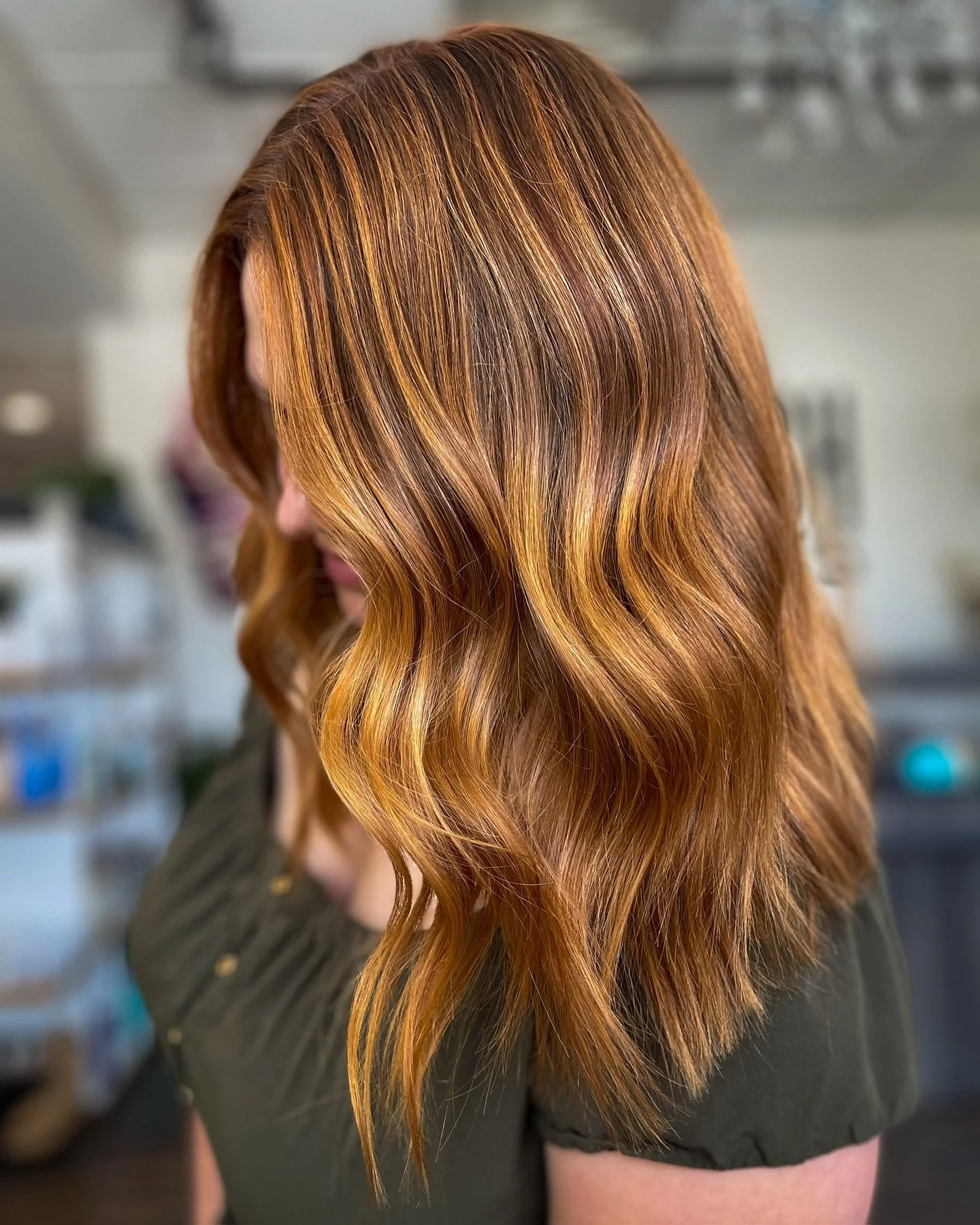 Summer&rsquo;s over&hellip;let the fall hair trends begin 😏🍁 

#goldcopper #copperhaircolor #warmblonde #redhair #slchairstylist #utahsalon #utahcountyhair #saltlakecityhairstylist