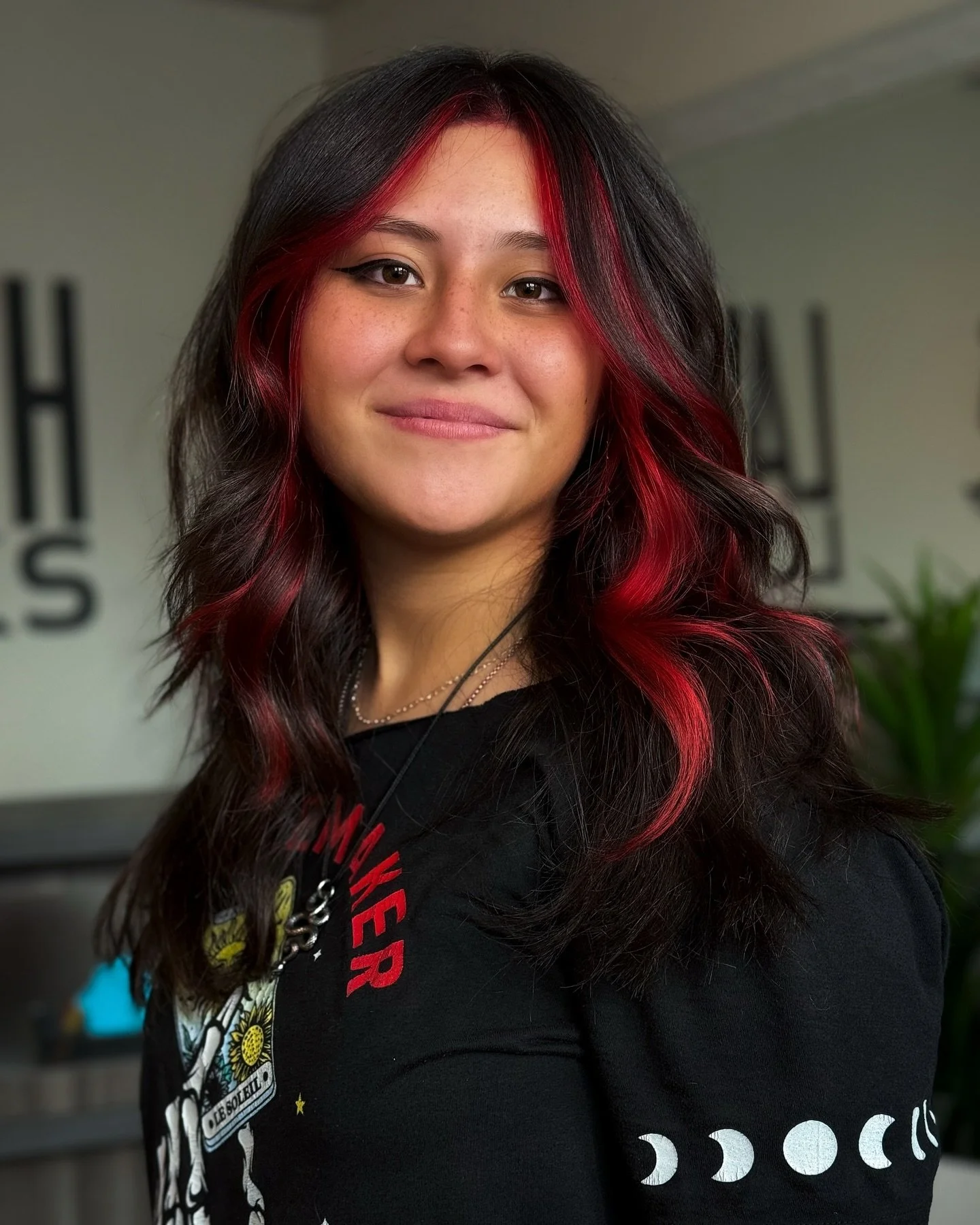 Red money piece and shaggy layers 🖤❤️ 

Lift: @schwarzkopfpro blondme 
Tone:  @dangerjonescreative 

#razorcut #wolfcut #althair #utahsalon #utahredhair #utahstylist #redhighlights #colorblock #emohair