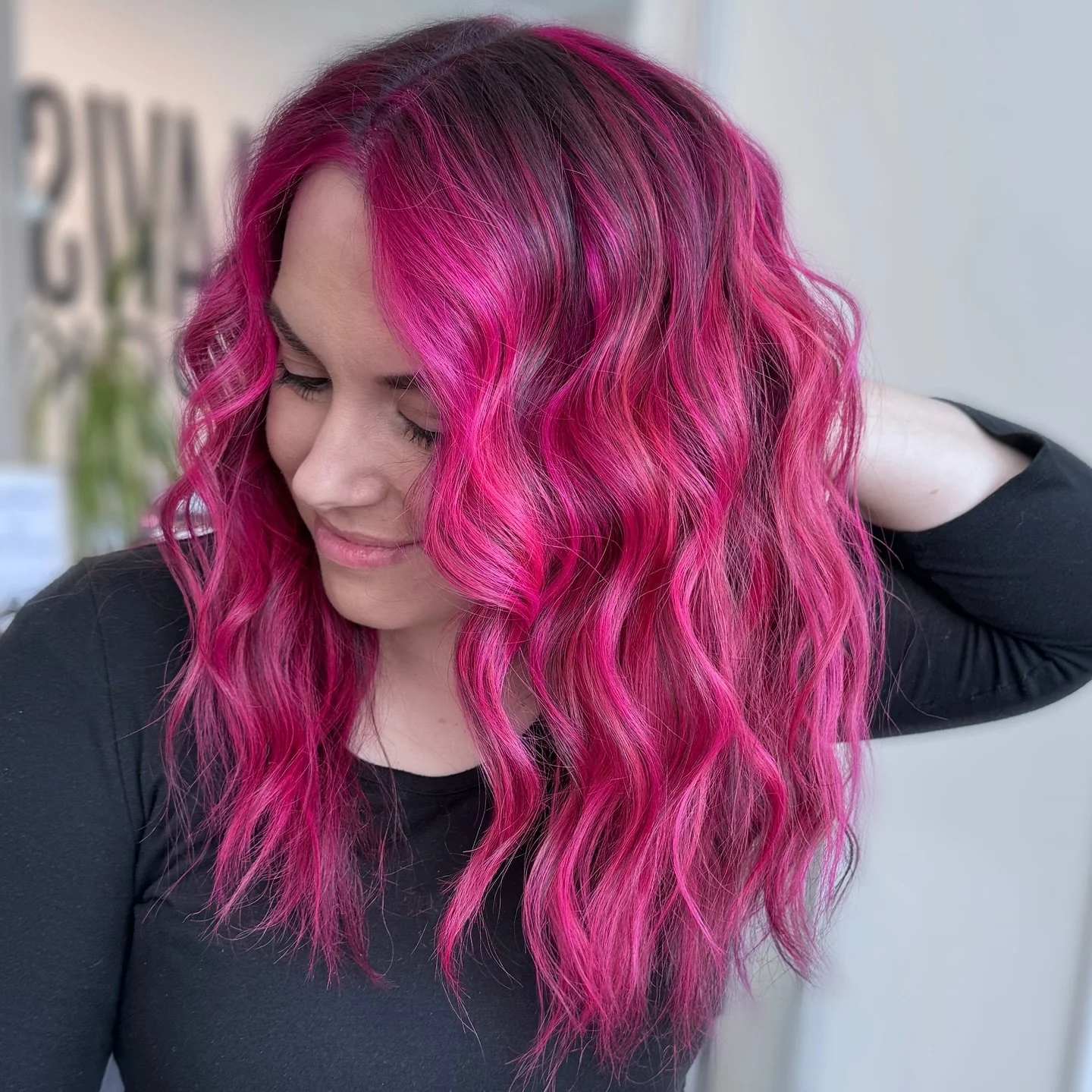 When you get a memory on your phone about some AMAZING hair you had and wonder why you changed it&hellip;&hellip;
Simple&hellip;. We add it back and some!!
.
Swipe 👈🏽 to see a little video of where we started, after session 👆🏾(which was beautiful