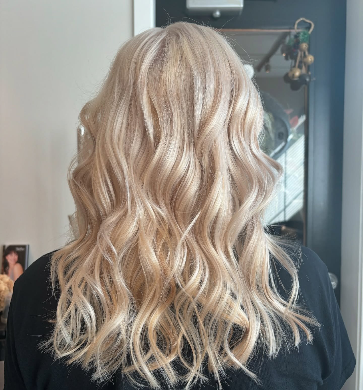 Swipe for the *before*! 👀✨ I&rsquo;m obsessed with this yummy blonde 🥹 Did it take all day? Yes. But was it worth it? Absolutely. 
This transformation took this blonde from dull to dazzling, giving her that bright, blendy finish she was dreaming of