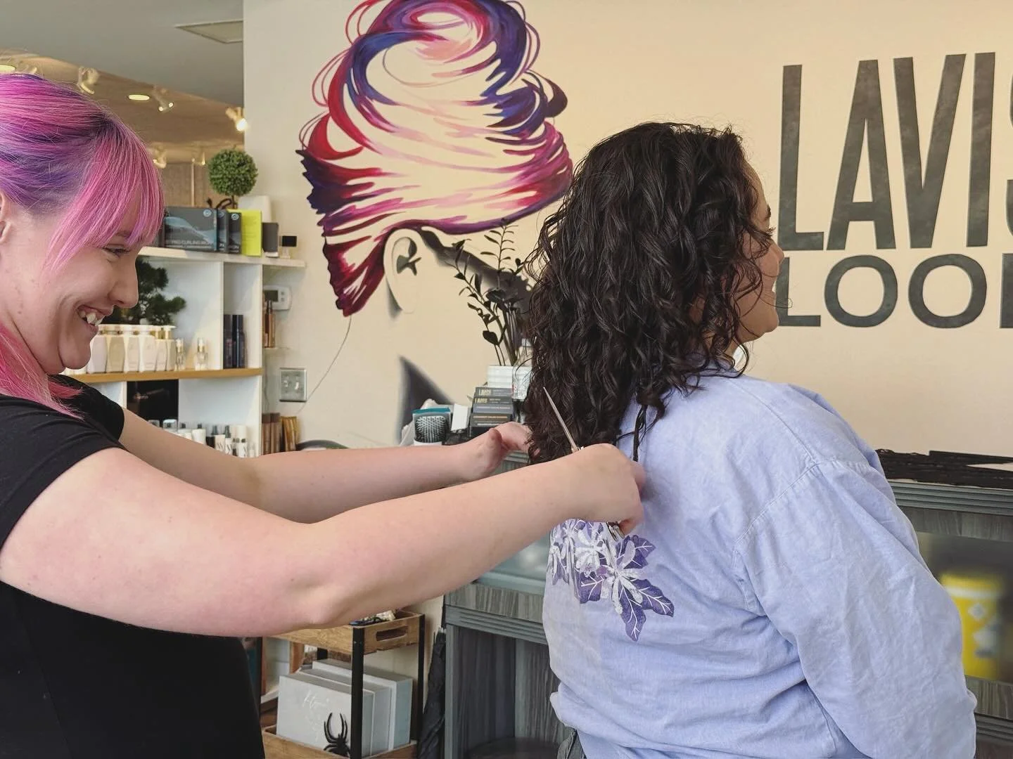 Just doing what I love&mdash; good vibes, great hair and even better memories 🎄

The holiday season is in full swing, and it&rsquo;s easy to get caught up in the hustle. Remember you deserve time for YOU. Treat yourself to some self care and fresh h