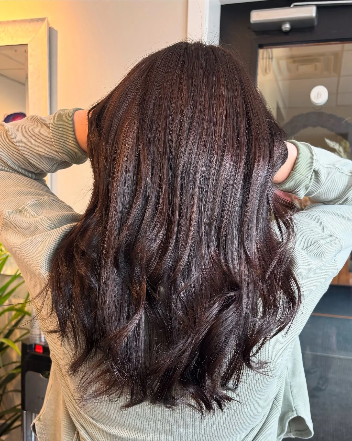 Brown hair is anything but boring, change my mind. 🤎
I&rsquo;m loving these rich espresso tones, it feels luxurious. And those layers? Gorgeous. Chefs kiss. Love it. 
Let me do your hair next! 

#utahhairstylist #utahcountyhair #lehiutah #saratogasp