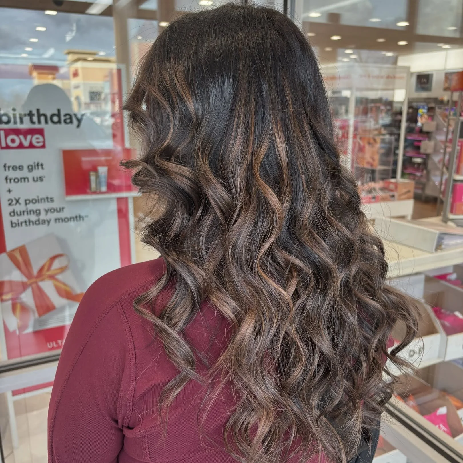 Finally posting this stunning transformation from my former salon&mdash;better late than never! 😅 Rich caramel golden highlights bring depth and dimension to dark, gorgeous hair. ✨