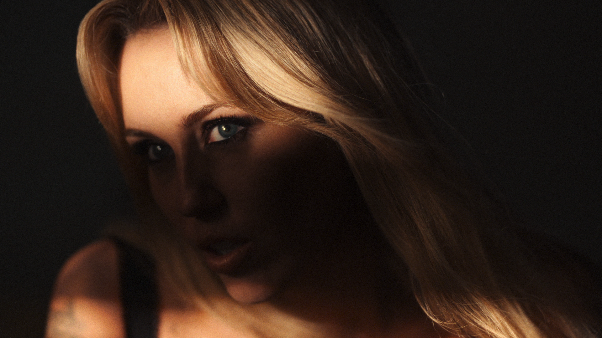 Different Religion MIley Stills17.png