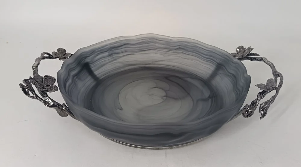 SMALL FLOWER TALL ROUND PLATE BLACK NICKEL