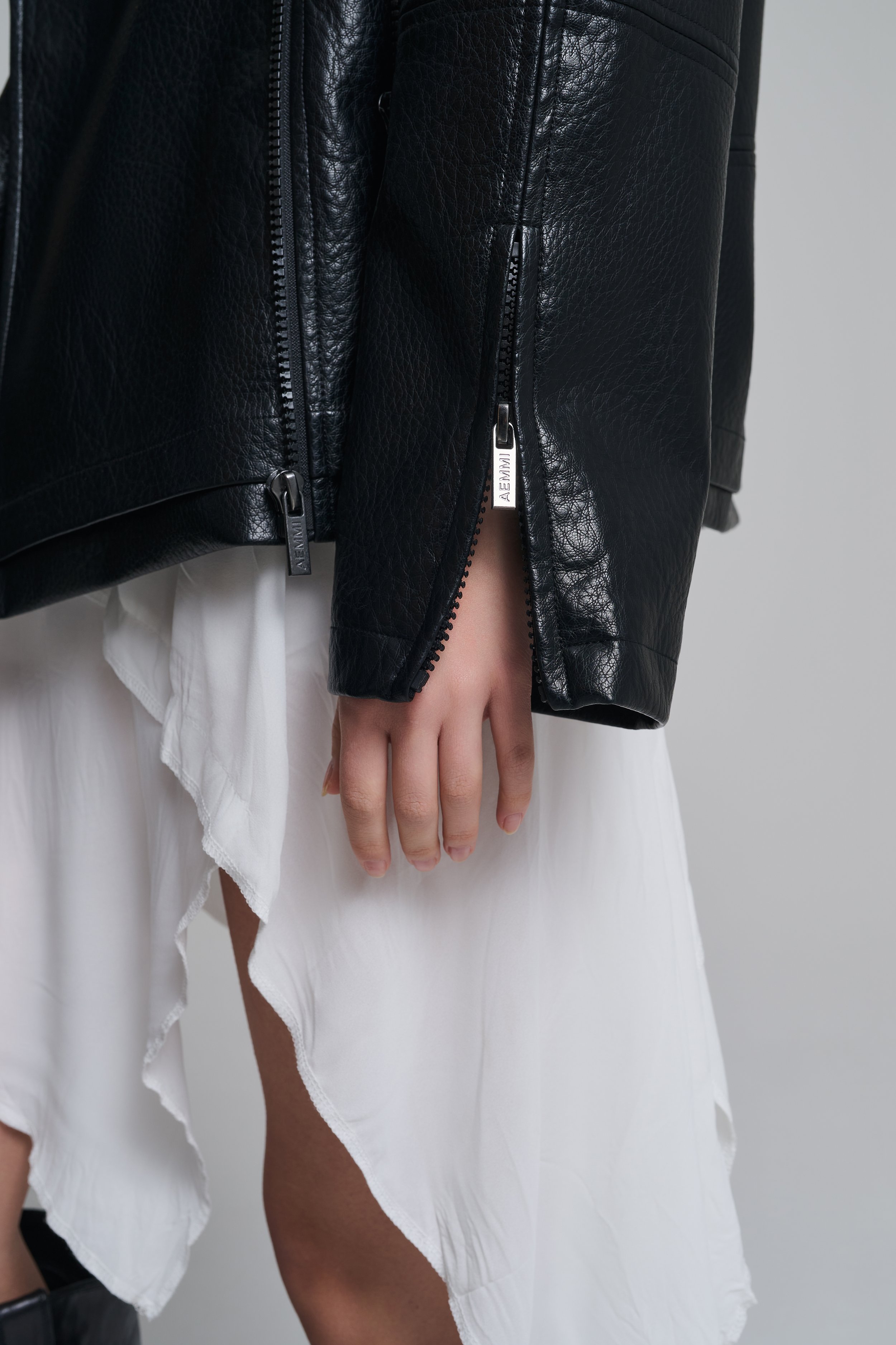 AEMMI_Q1-SPRING-SUMMER81323_vorne.jpg