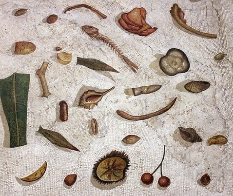 One of the most amazing ancient Roman mosaics is the &lsquo;Unswept Floor&rsquo; from the 2nd century AD, found at the Vatican Museum in Rome and signed by Heraclitus 🐟
It depicts the scraps from a feast that had fallen on the floor. You can make ou
