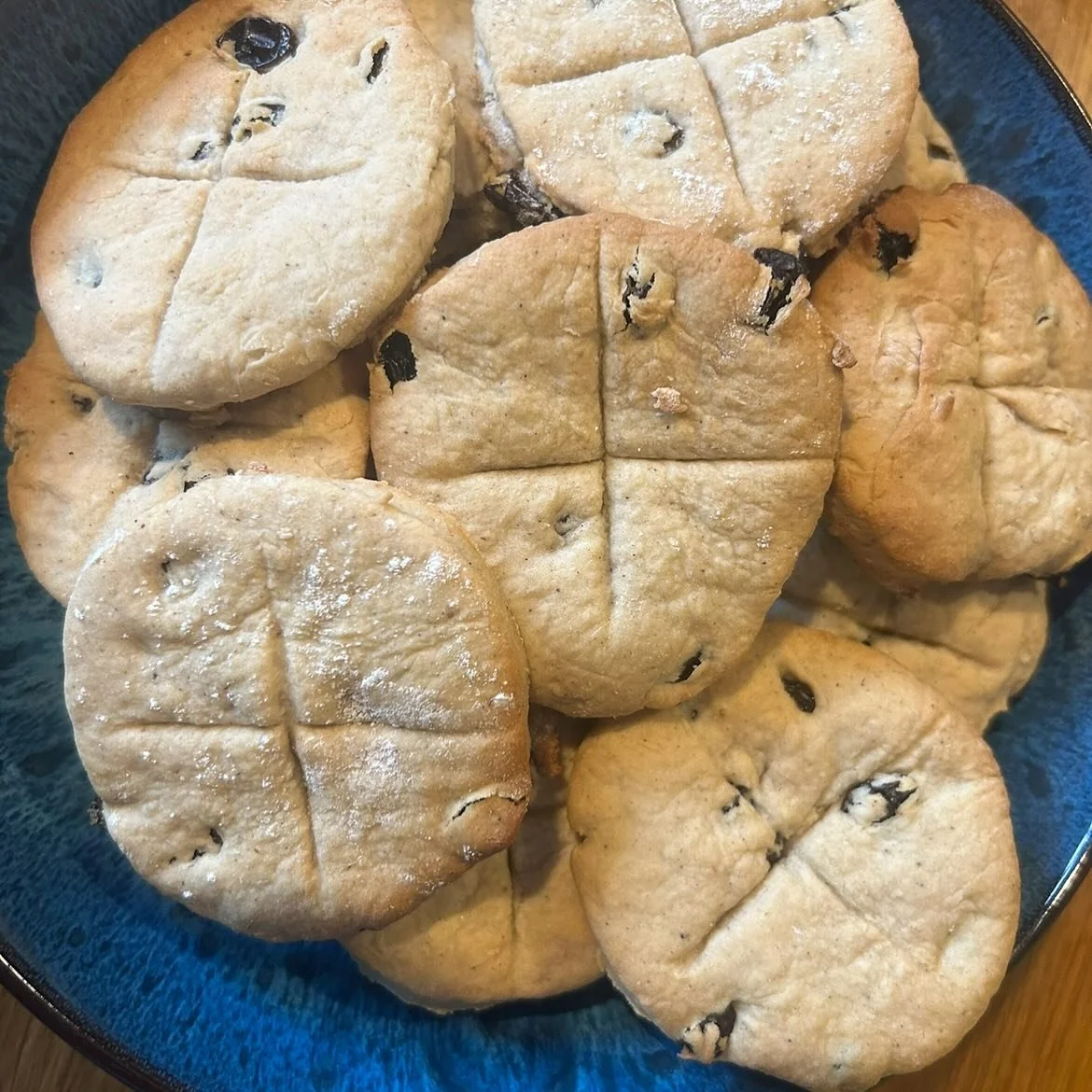 My soul cake recipe is in the October issue of BBC History Magazine @historyextra ✝️
In medieval times, these biscuits marked with a cross were dolled out to the poor around Halloween to help the souls of loved ones pass through Purgatory. The practi