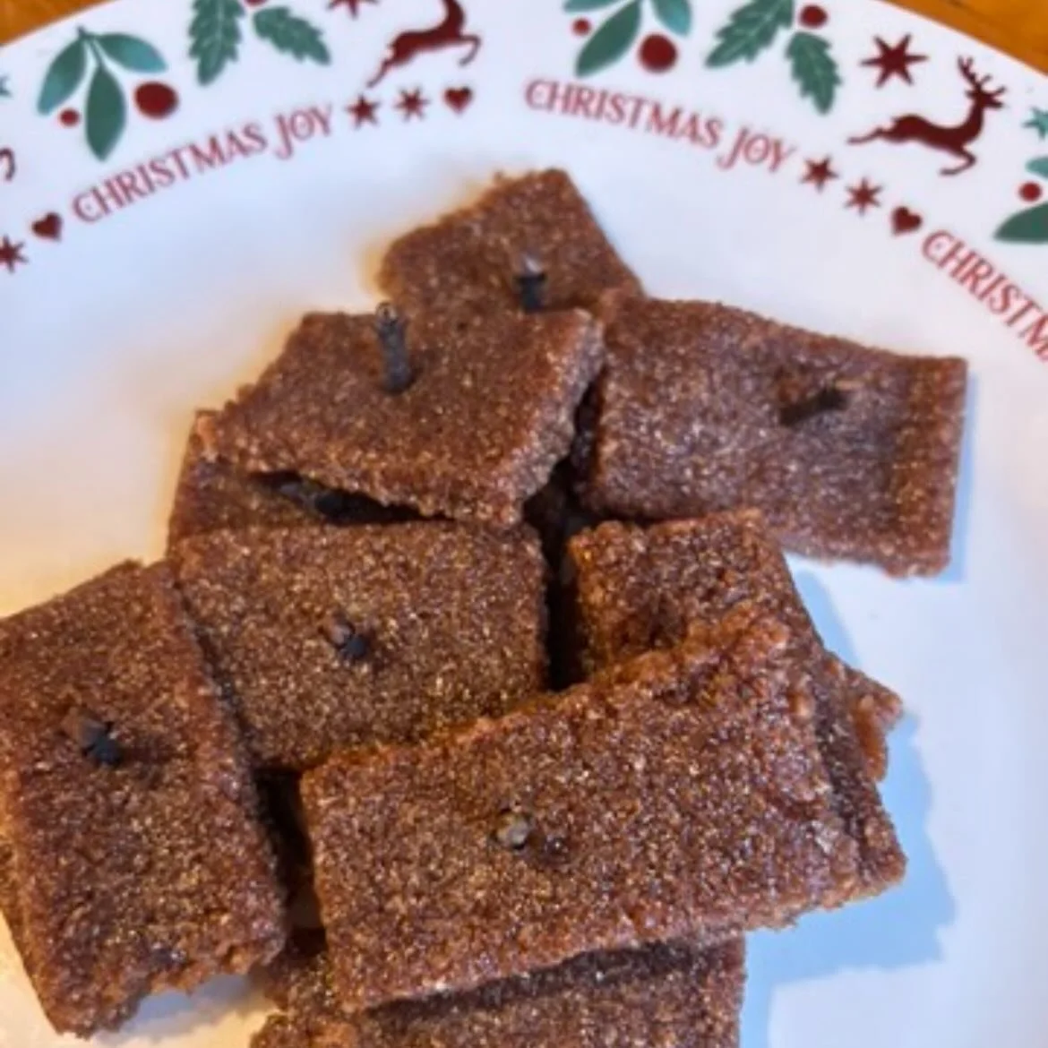 A whole year of historical recipes for BBC History Magazine @historyextra ! What&rsquo;s your favourite? 🎉🤤⬇️
1. Christmas - Medieval gingerbread 
2. December - Tudor pear conserve 
3. November - the first British printed curry (1747)
4. October - 