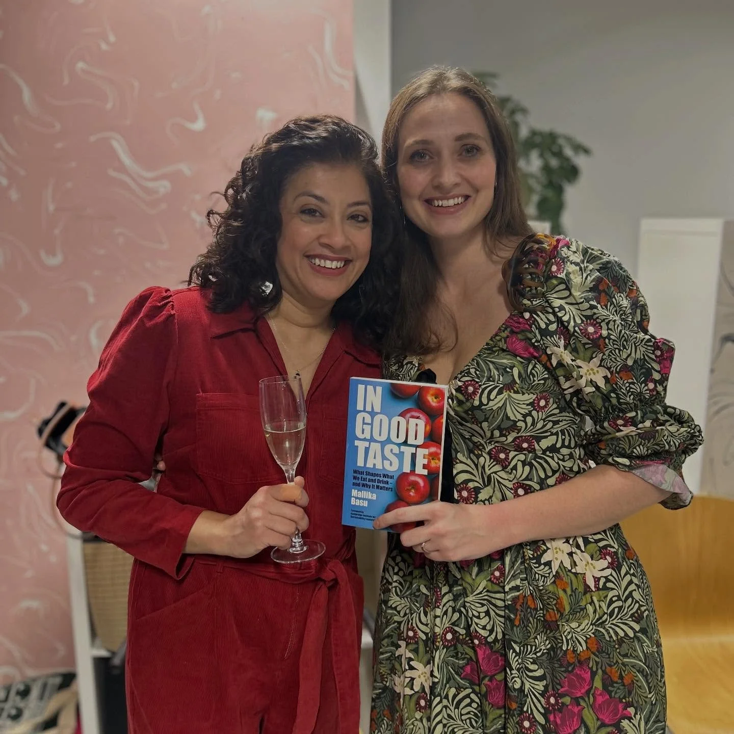 Congratulations lovely @mallikabasu_ on the publication of In Good Taste! Had a fab time at the launch - so great to catch up with fabulous foodies and can&rsquo;t wait to read the book 🎉🥂🍎🥦

#foodies #foodbook #foodwriter #foodhistory