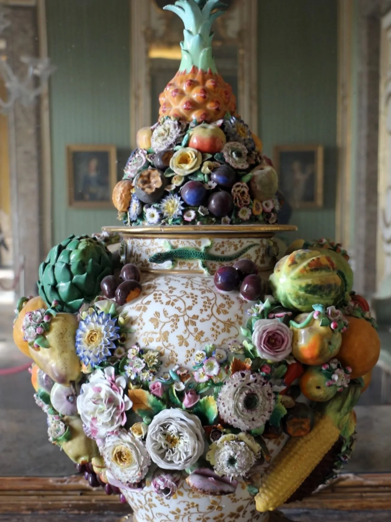 An incredibly ornate porcelain vase from the Capodimonte factory in Naples, 19th century. Now in the Royal Palace of Caserta in Italy 🍐🍍🌽🍎
Anyone else fancy this in their house? 

#foodhistory #arthistory #arthistorian #foodies #foodlovers
