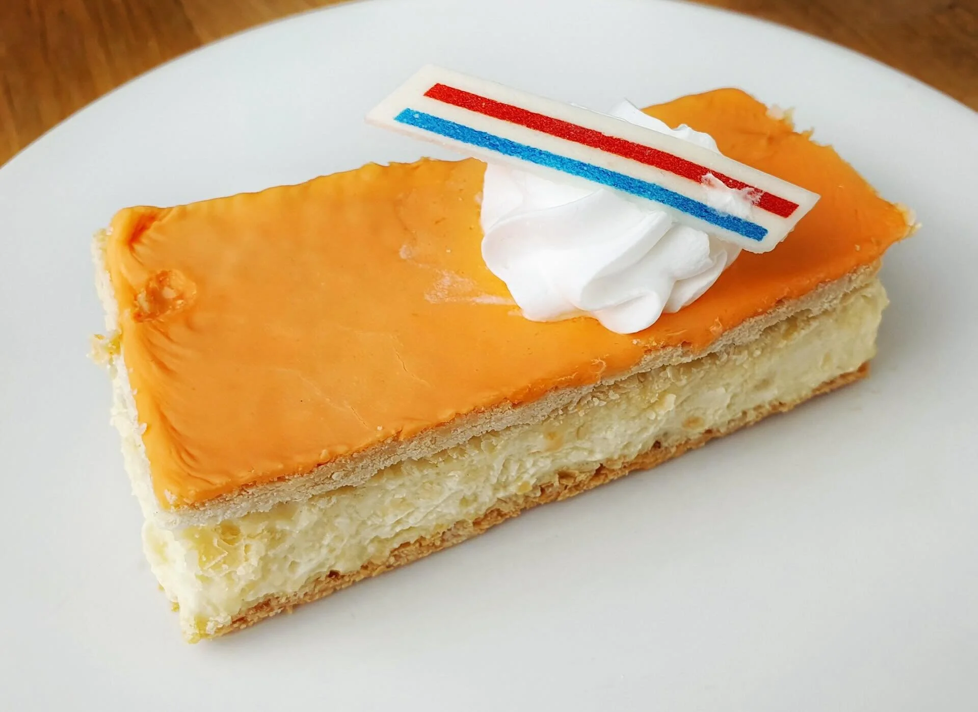 King&rsquo;s Day Tompouce! 👑
In the Netherlands, tompouce is a pastry made of two puff-pastry layers filled with sweet cream or custard. According to legend it is named after Admiral Tom Pouce - meaning Tom Thumb - a person with dwarfism who became 