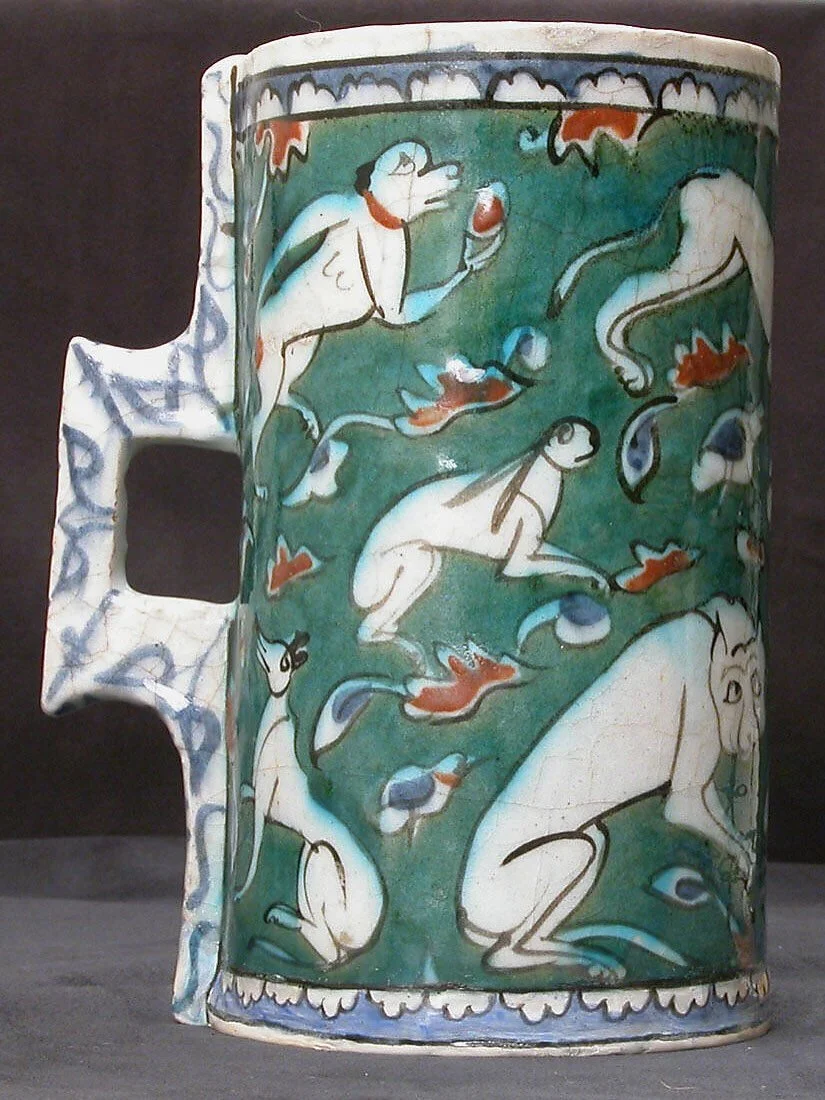 A stunning tankard, produced in late-16th century Iznik, Turkey at the @metmuseum 🍻

#foodhistory #arthistory #vintagefood #vintagekitchen #tankard