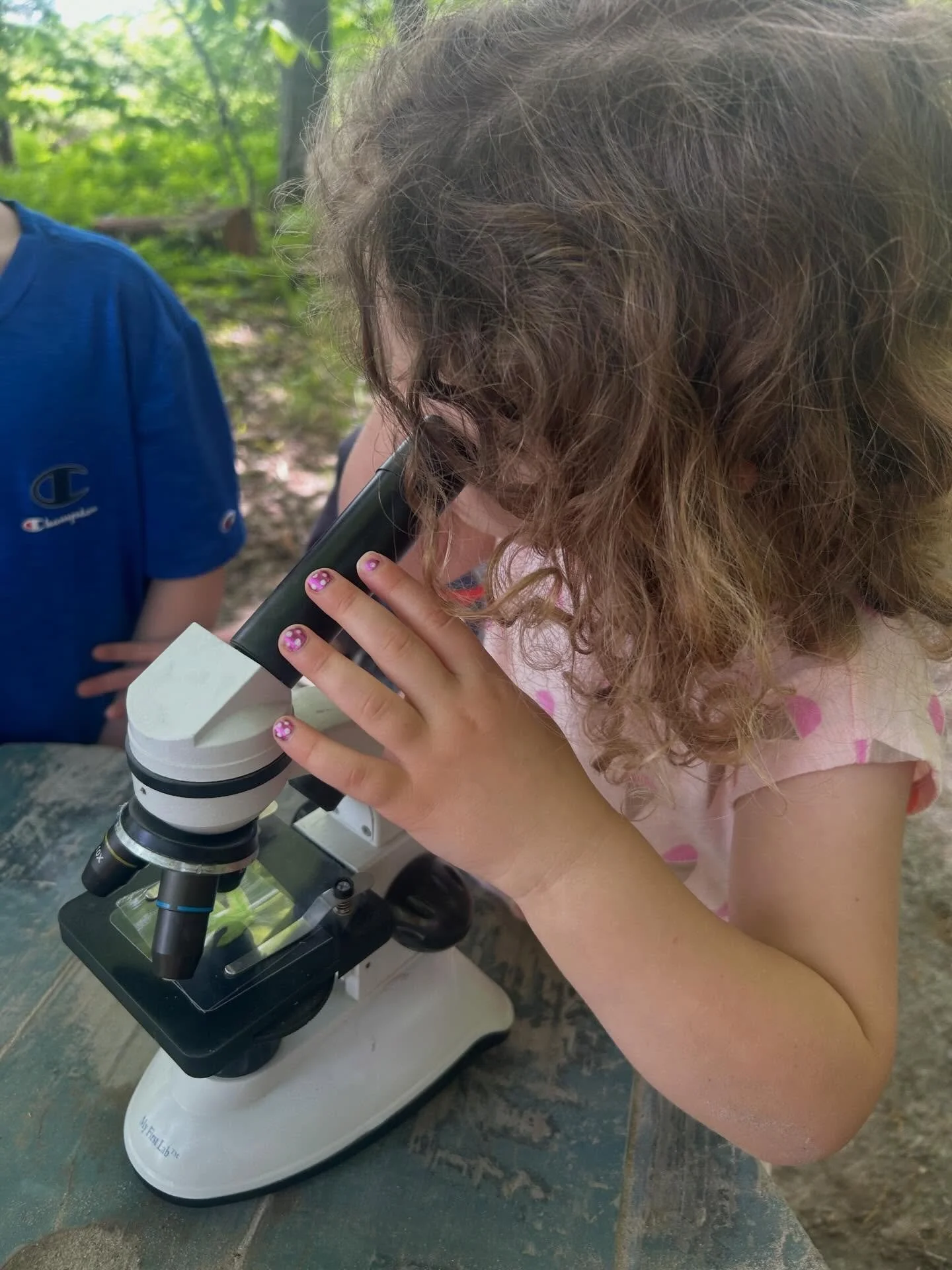 Scientists in the making! Our forest classrooms are full of opportunities for learning 🔬 

#natureschool #mainepreschool #montessori #sciencelearning #mainemontessori