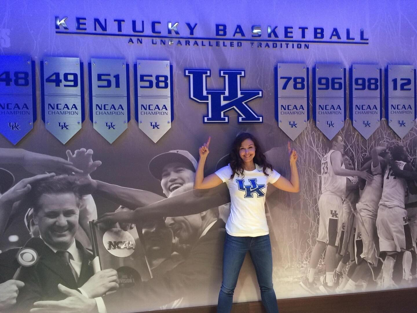 March Madness, the most wonderful time of year! Our beloved Kentucky Wildcats tip off tonight, I am ready with my trusty t shirt, UK friends, and the radio with the Voices of the &lsquo;Cats, Tom Leach and Jack &ldquo;Goose&rdquo; Givens. With what i