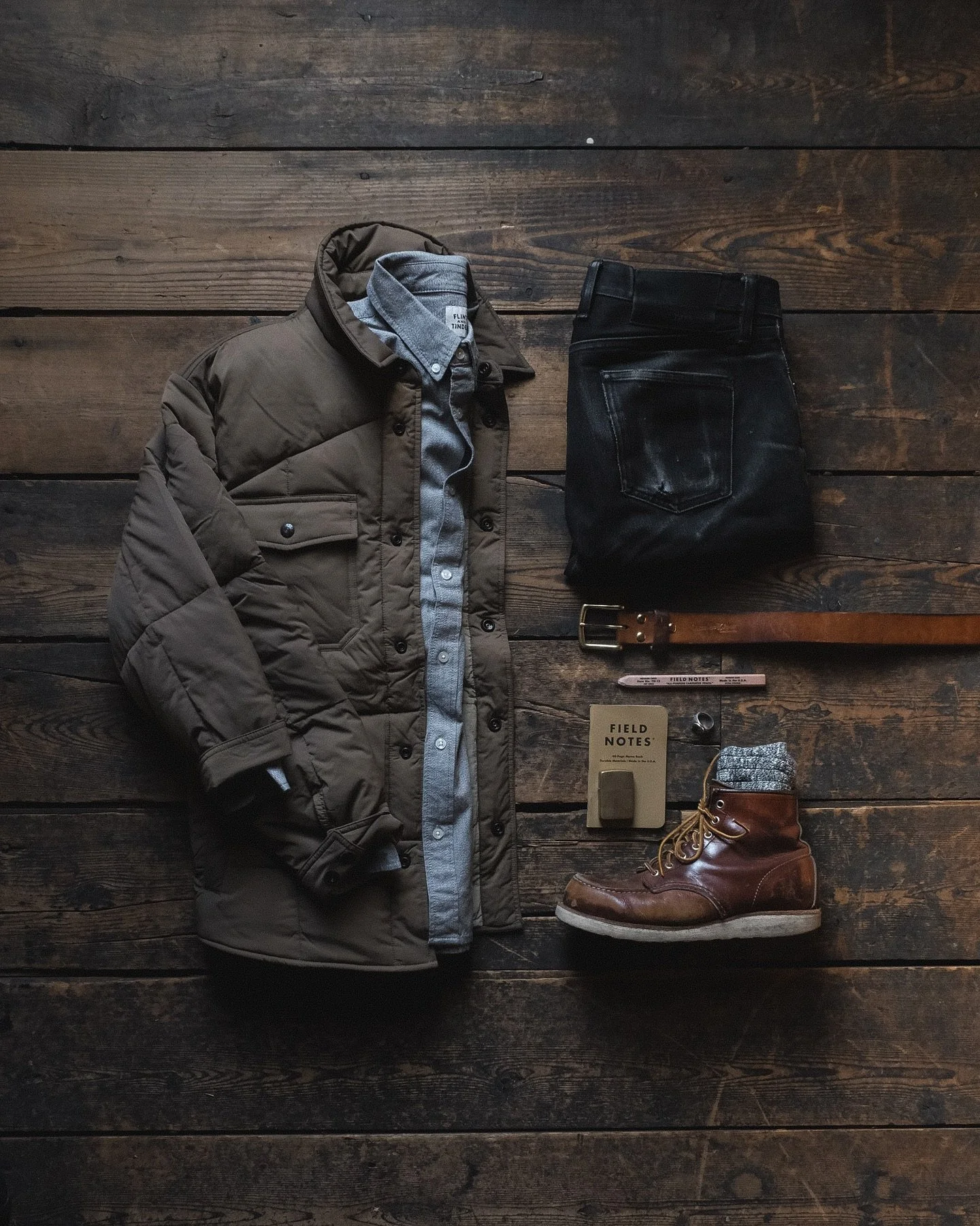 I started (my first) recreational audiobook today. Best guess what it is? Regardless, still waiting on my trophy. 📚🏆
.
@flintandtinder shirt + Jackson jacket via @huckberry
@3sixteen denim
@redwingheritage 875s
@fieldnotesbrand
.
.
.
.
#ruggedstyle