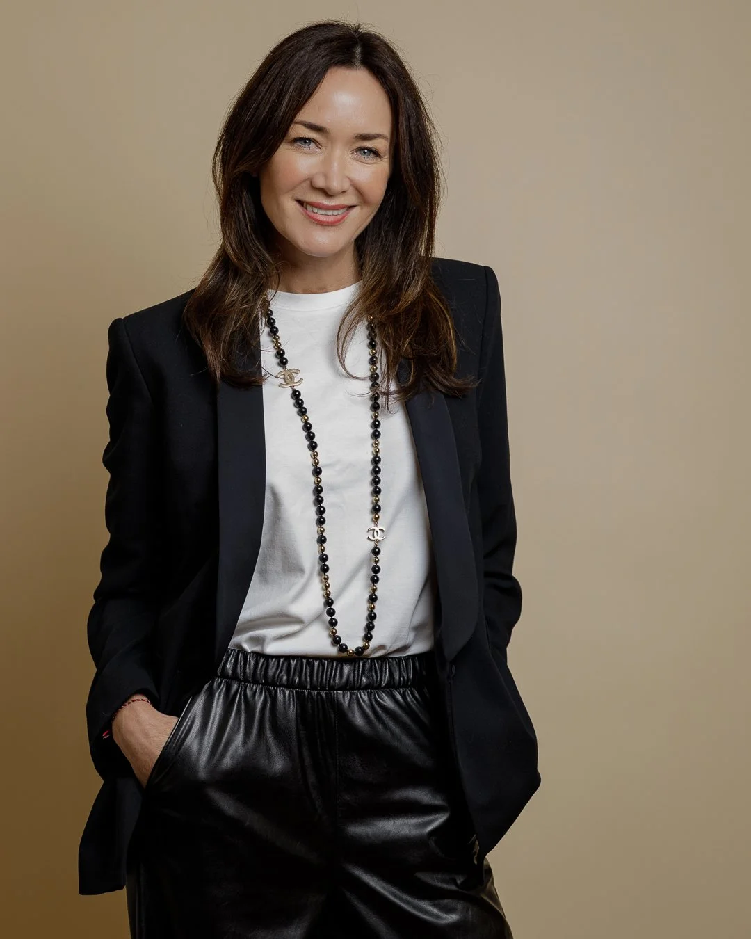 What to Wear for Your Photoshoot: Choosing Backdrops, Colour, and Style for Headshots &amp; Branding