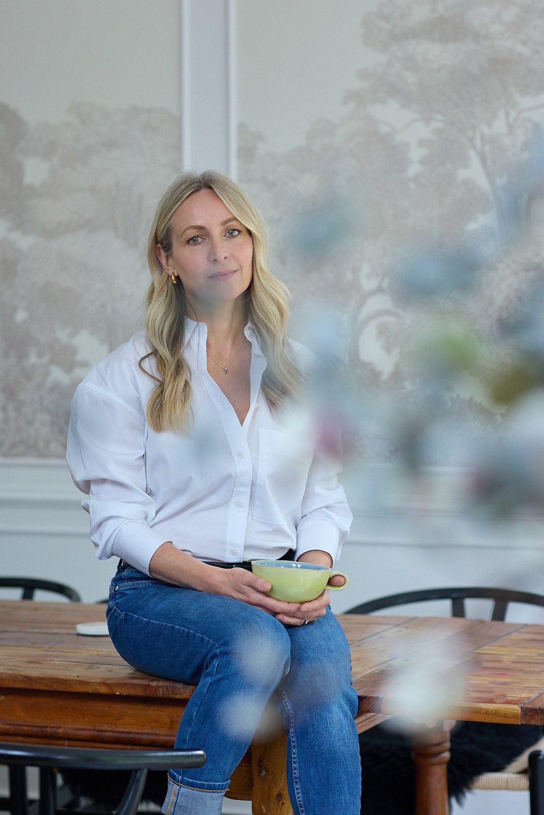 woman lifestyle headshot in house with coffee cup