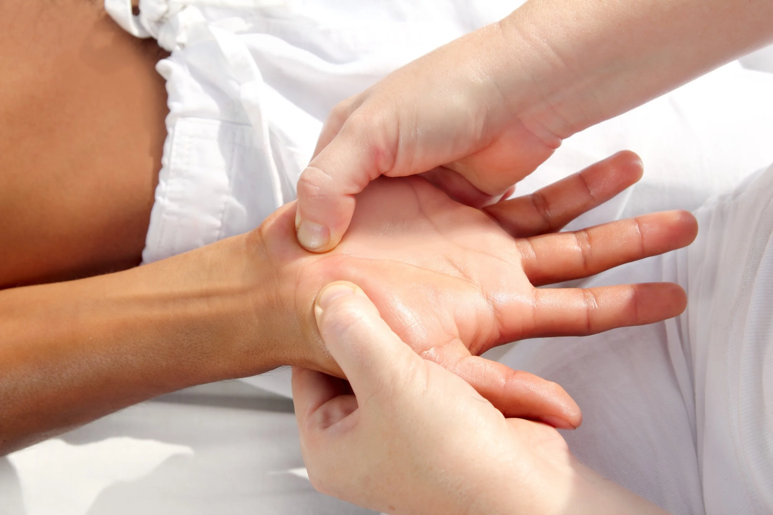 Stress Relief Reflexology: How Hand Reflexology Works and Its Benefits