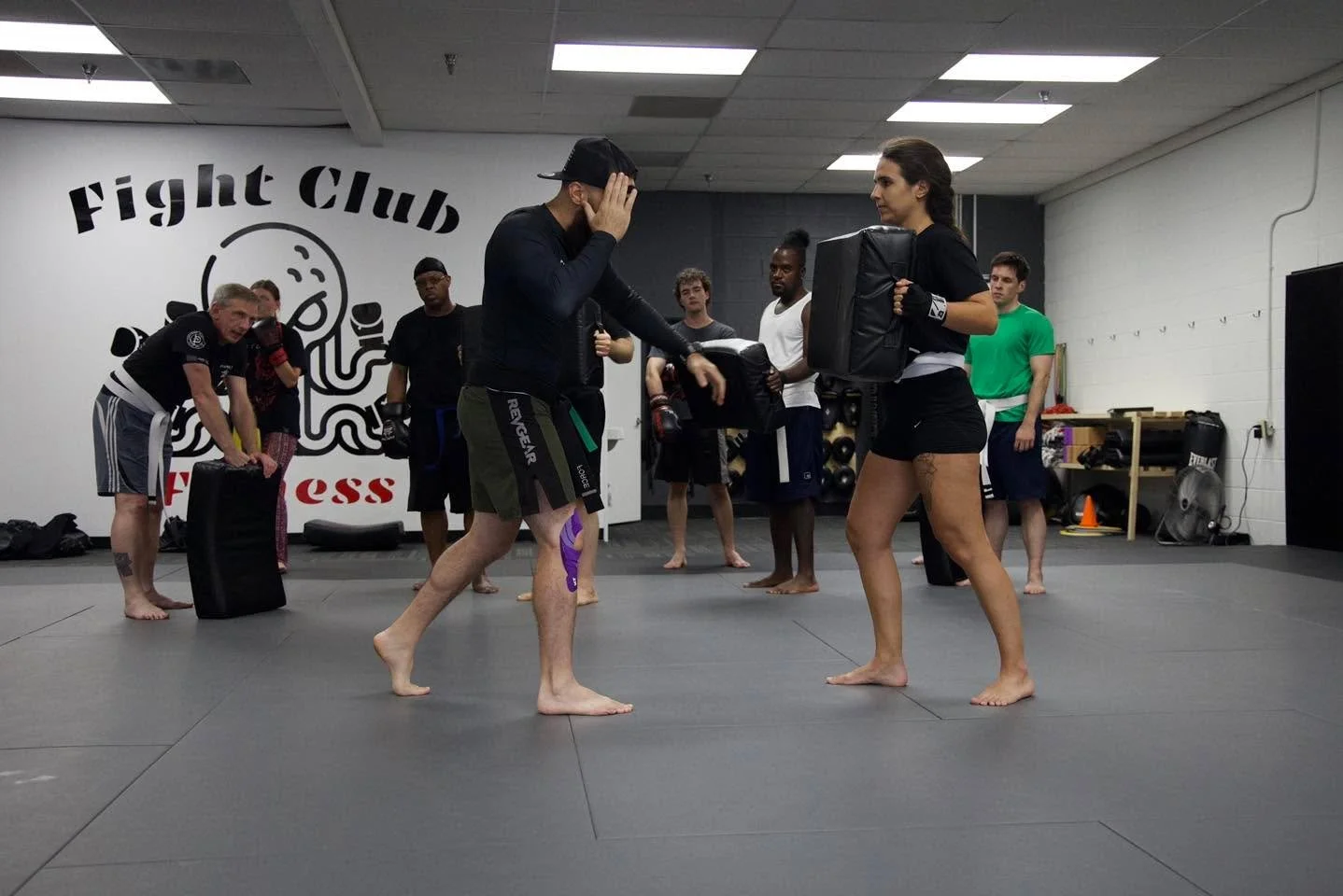fight-club-fitness-birmingham-krav-maga-instructor-demonstration-07.jpg.jpg