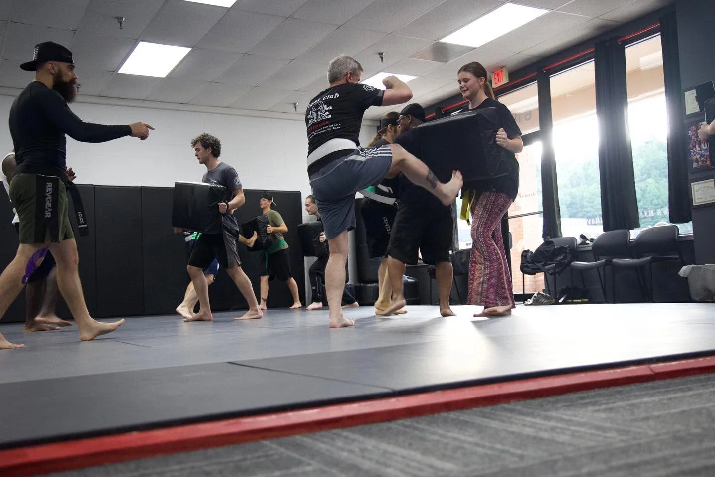 fight-club-fitness-birmingham-krav-maga-knee-strike-drill-02.jpg.jpg