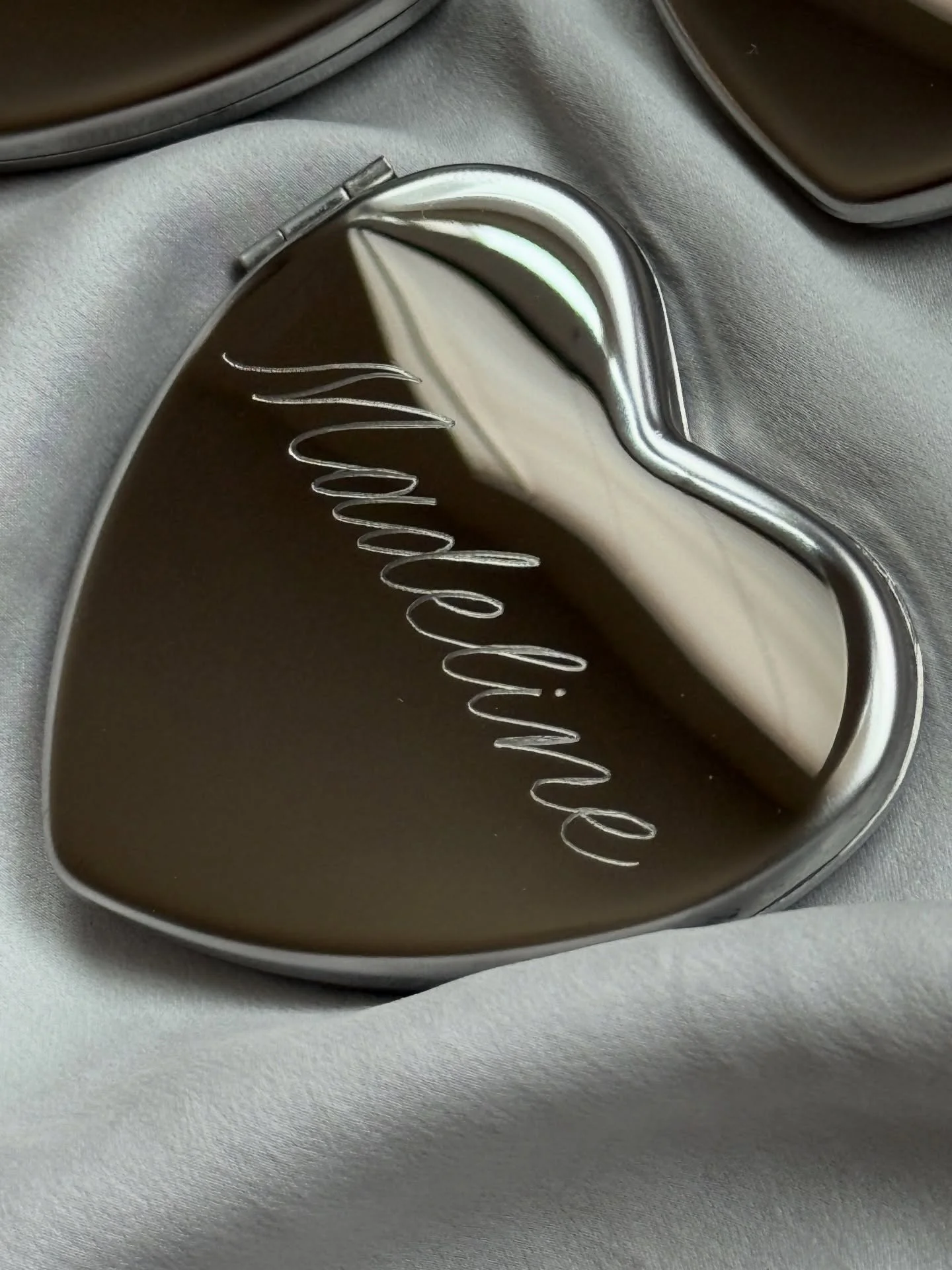 🤍 A Forever Favorite | Hand Engraved &amp; Heart Shaped Compact Mirrors 💕✨

At the beginning of last year, I became deeply focused on refining my metal engraving, not to make it louder, but to let it breathe.

I wanted light, fluid lines; something