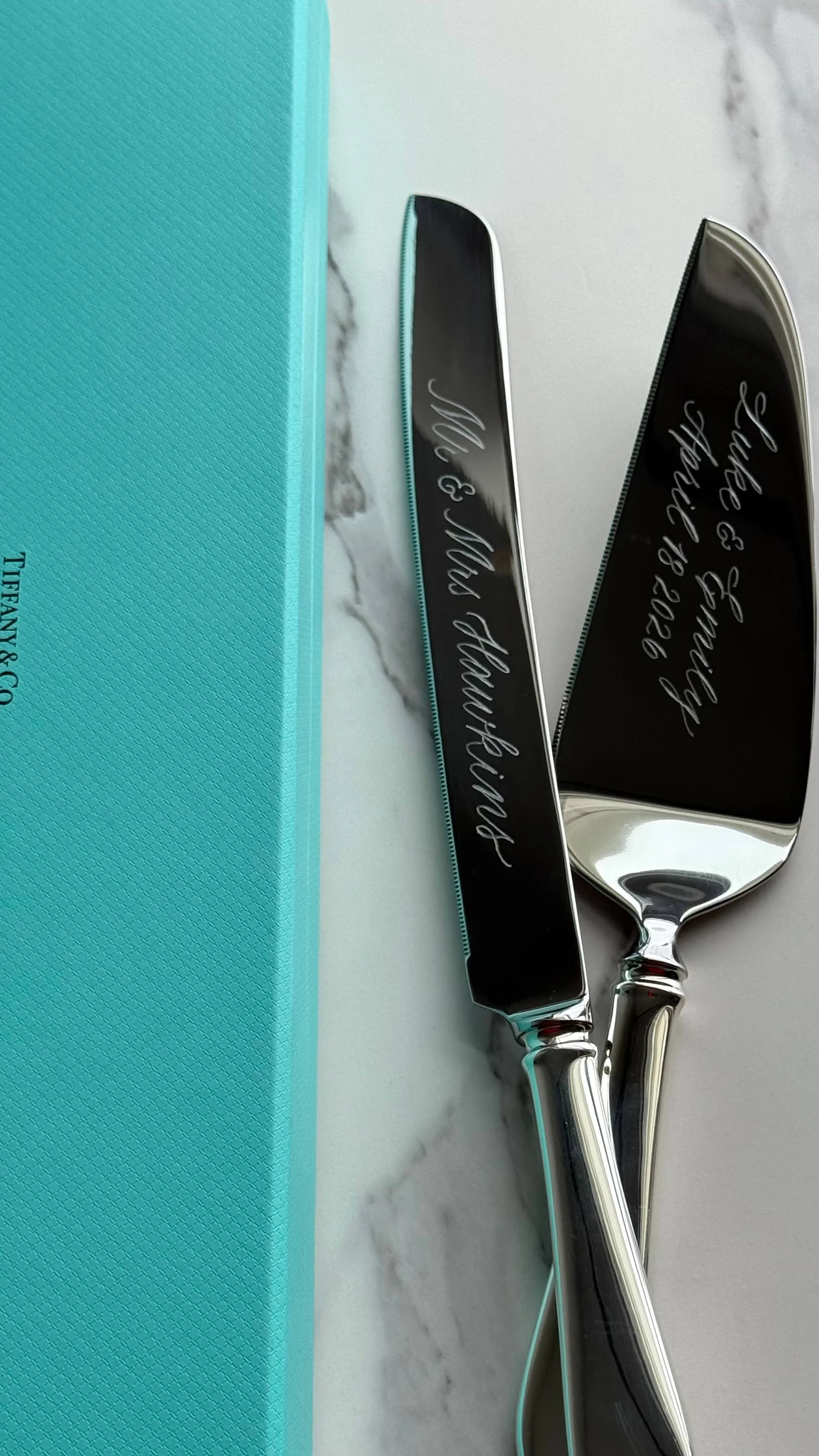 engraved-tiffany-cake-cutting-set-wedding-calligraphy-heirloom-ink-studio.jpg