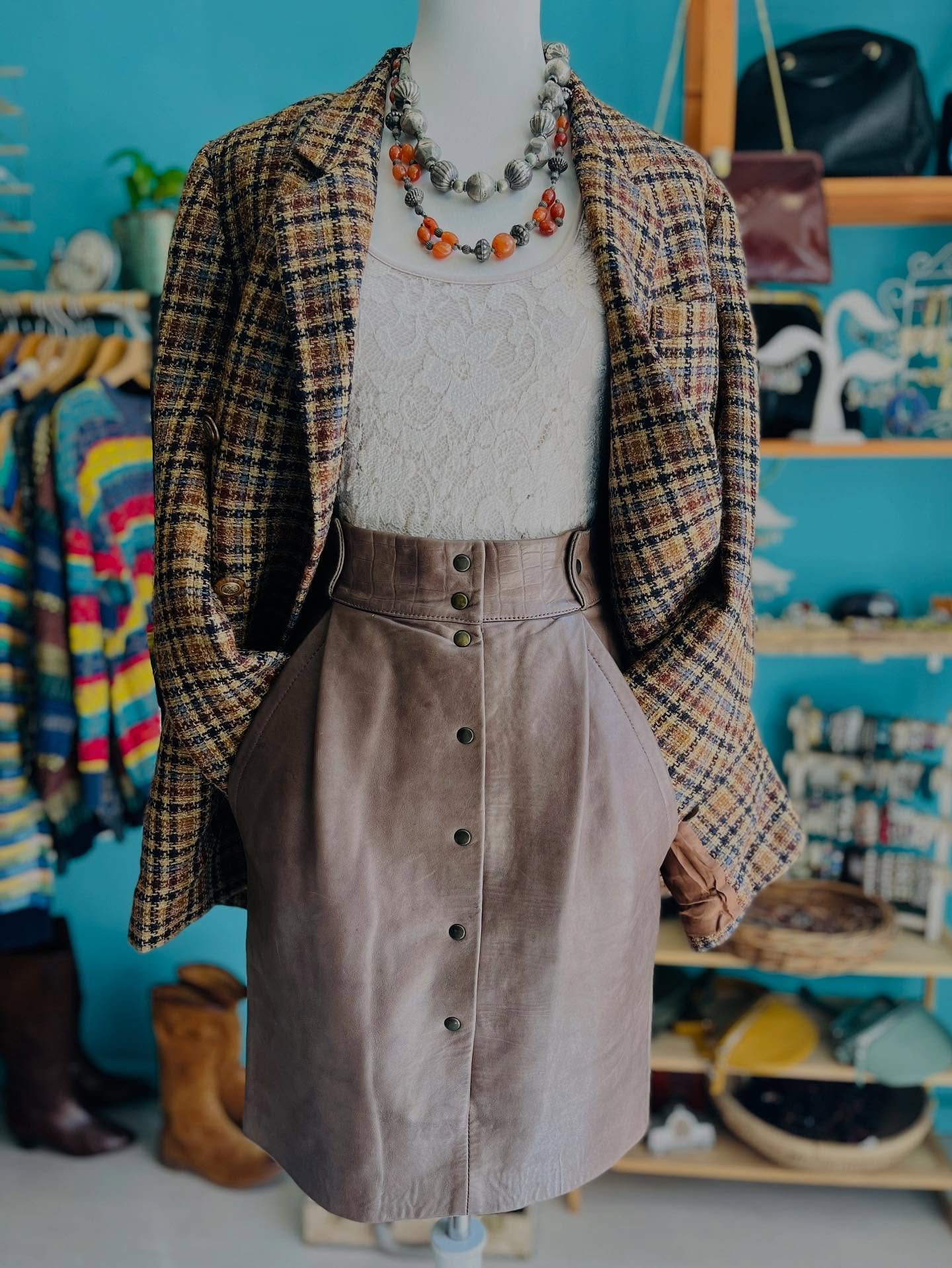 🌟 NUOVI ARRIVI 🌟 
Tantissime gonne in pelle vintage