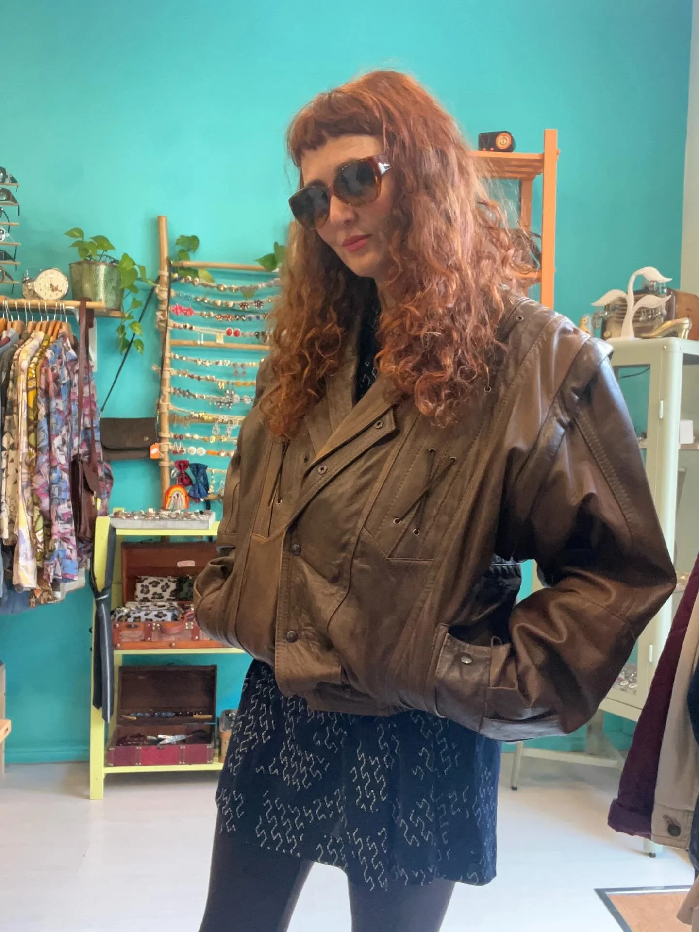 🌟 in arrivo la primavera da Penny Lane ,tantissime giacche in pelle ,occhiali da sole ,gilet ,gonne,abiti e accessori strettamente vintage ti aspettano nel nostro negozio a Ostuni 🌸 🌟