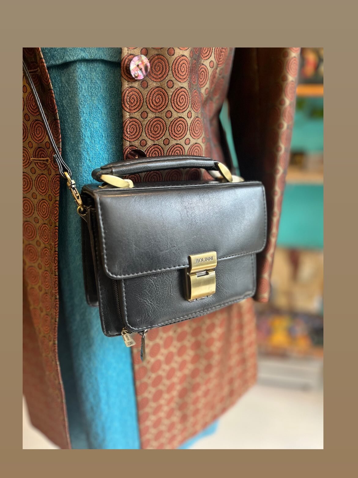 🌟 Alcune delle borse vintage che puoi trovare da Penny Lane 🌟 postine ,borselli unisex ,secchielli ,borse in cuoio a mano e a tracolla 😃