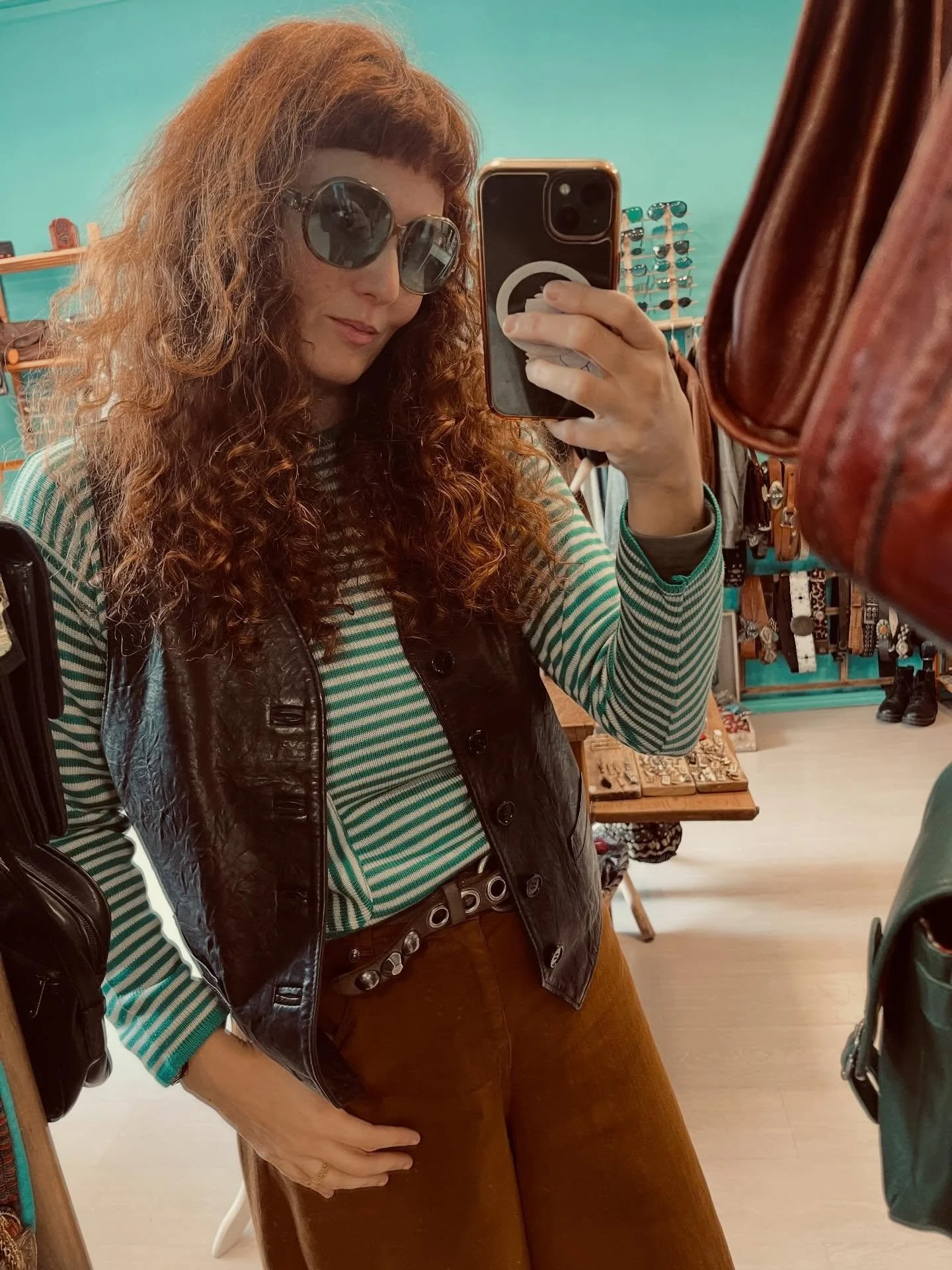 Finalmente il sole ☀️ e Tantissimi nuovi arrivi vintage  in questi giorni tra cui questi bellissimi occhiali 😎