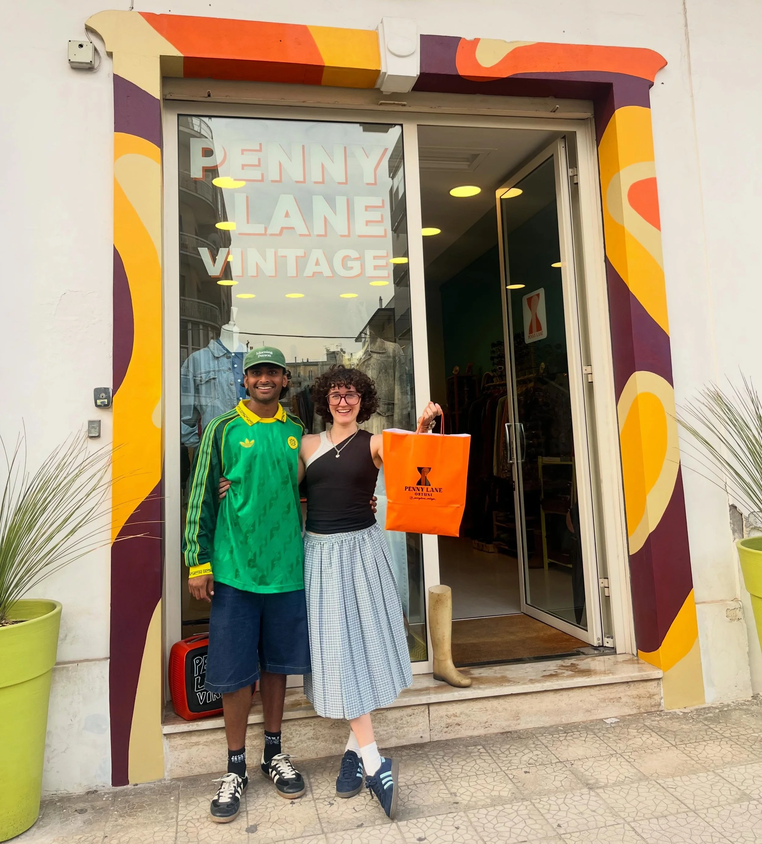 I always say - every day - the shop is a magnet 🧲 for the coolest, nicest, open-minded and interesting people from the area and those who are just passing through town. In just a few days we&rsquo;ve had amazing people from Ostuni, Cornwall, Carovig
