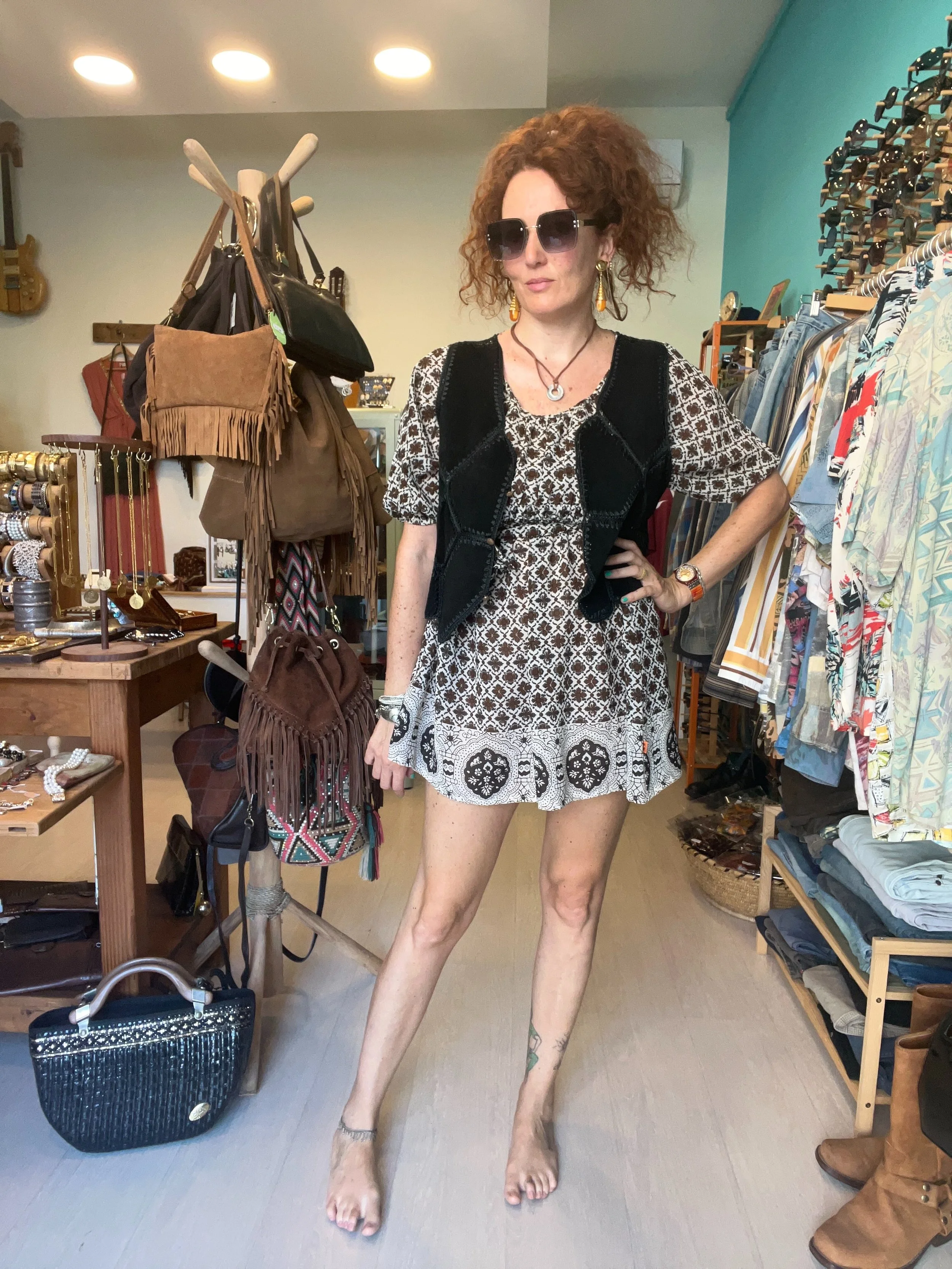 🌟 abito vintage 2000, gilet in pelle nera anni 70-80,occhiali vintage ,orecchini anni 80 a clip 🌟