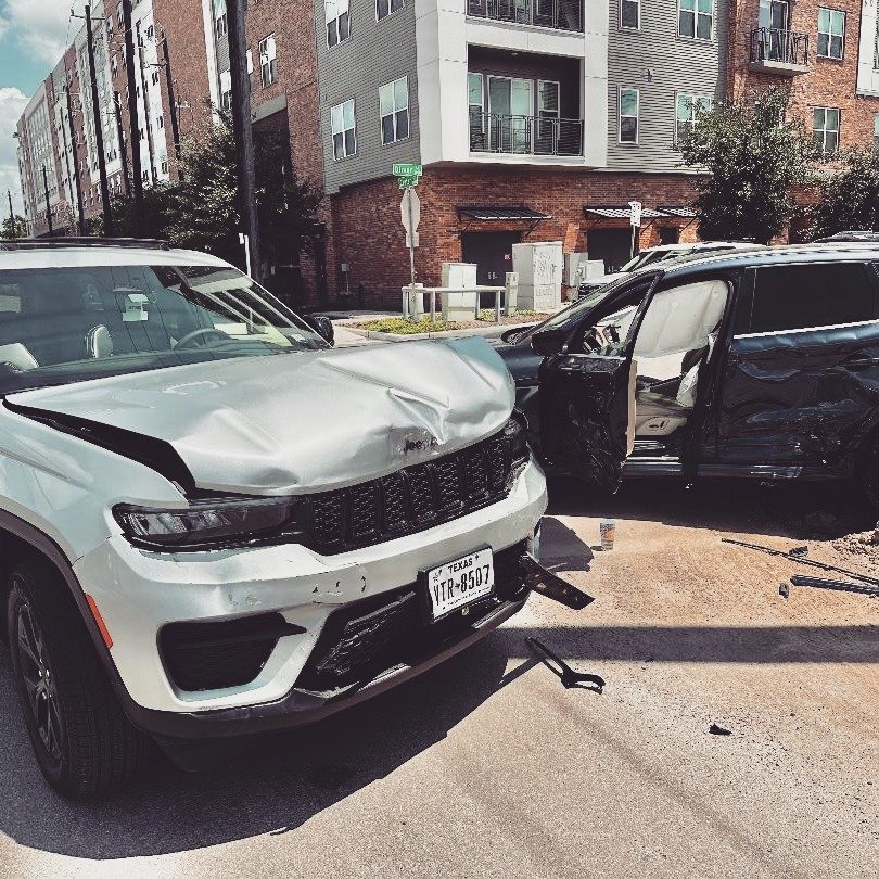 First, the bad news.
This crash happened a few days ago at Oliver and Center.
It was the 11th crash in 13 months.
Now, for the great news.
A huge thank you to District H @marioforhouston for listening to the community and working with the city to g