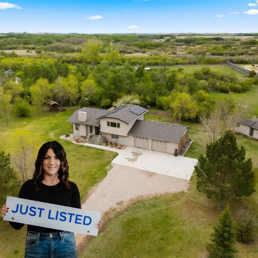 This peaceful country haven would make the perfect place to call home 💛

🔁Swipe to take a look at some of my favourite features 

- 4 bedrooms 
- 2 bathrooms 
- 1,584 sq ft
- 30x26 oversized garage 

Asking $774,900
MLS# SK030453

📍RM of Edenwold
