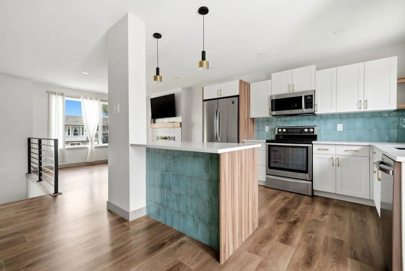 Twilight open house ✨ 
Join me Tues June 2 from 5-7pm for a tour of this beautifully renovated home 🏡 

Featuring:
- 5 bedrooms
- 3 bathrooms
- 1,080 sq ft 
- Numerous updates inside and out
- Spacious, fully fenced and landscaped lot
- Plenty of ro
