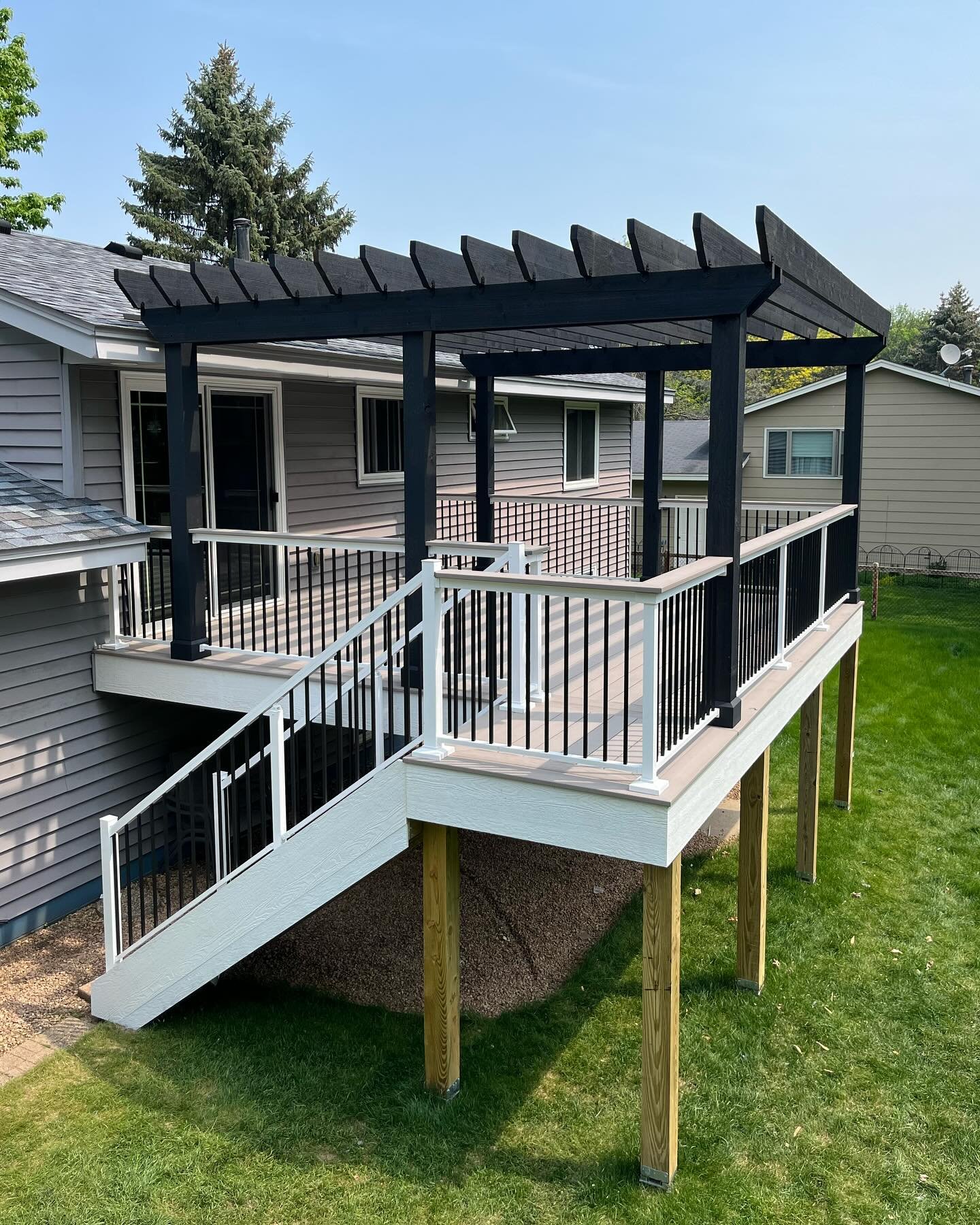 The pergola/deck duo is ready for summer 🌞 This 16x16 deck is &ldquo;decked&rdquo; out with @timbertech Slate Gray decking, @mvainc tuxedo railing, drink rail, double picture frame border, and the of course&hellip; THE PERGOLA! 

Let us know what yo