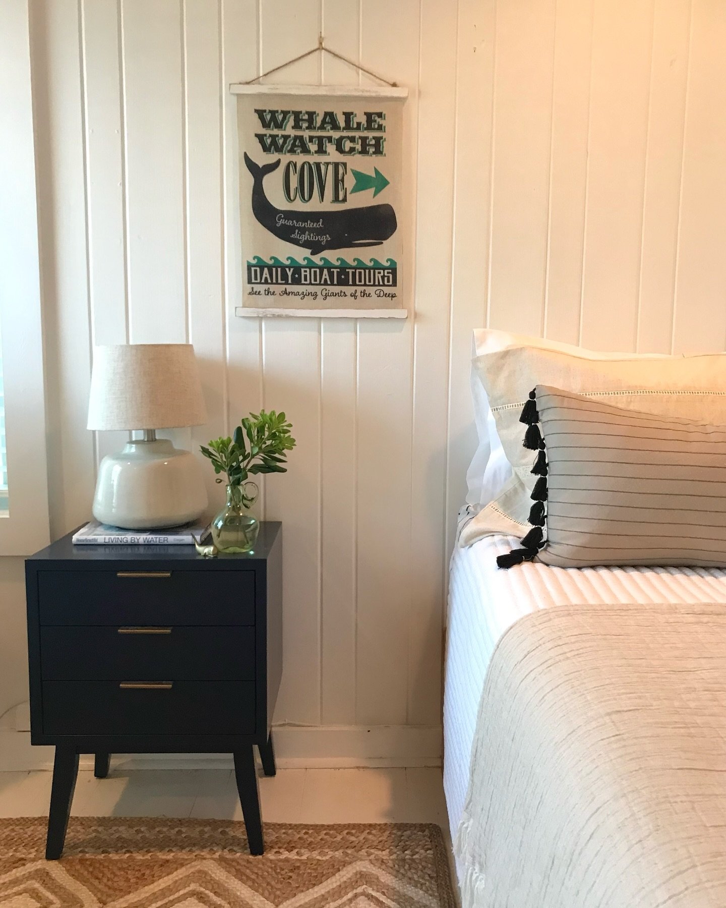This way to the beach ➡️ This sweet beach cottage bedroom called for a soothing, simple palette with just the right amount of color, pattern and texture. The vintage table lamp was the perfect final touch. An inviting respite after a long day of soak