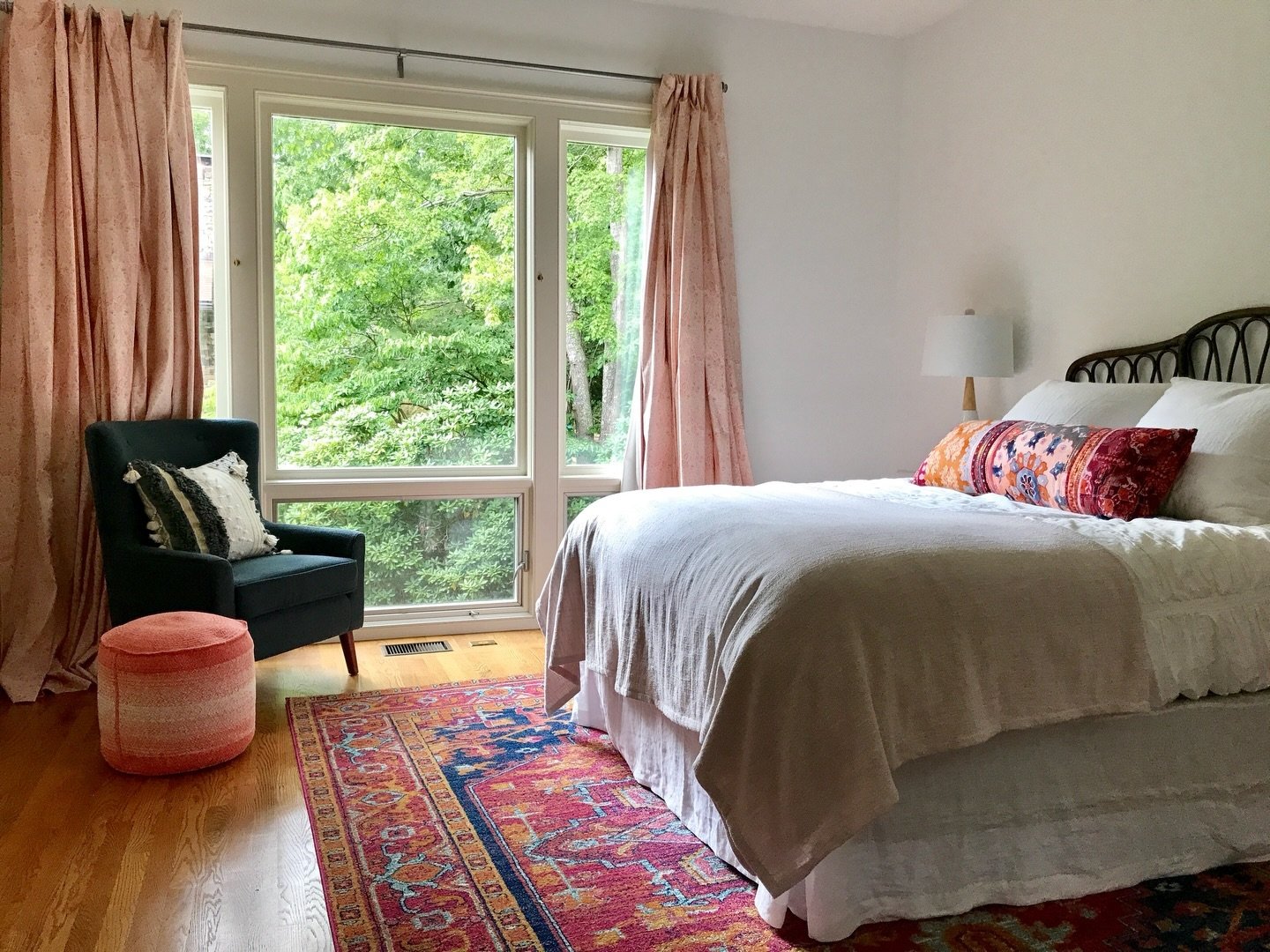 With elegant, soft pink window treatments, multiple prints and patterns, and a bamboo headboard this teen&rsquo;s room we designed feels both fresh and timeless. A versatile foundation that this teen can build off of for years to come💖 

📸 #crappyi