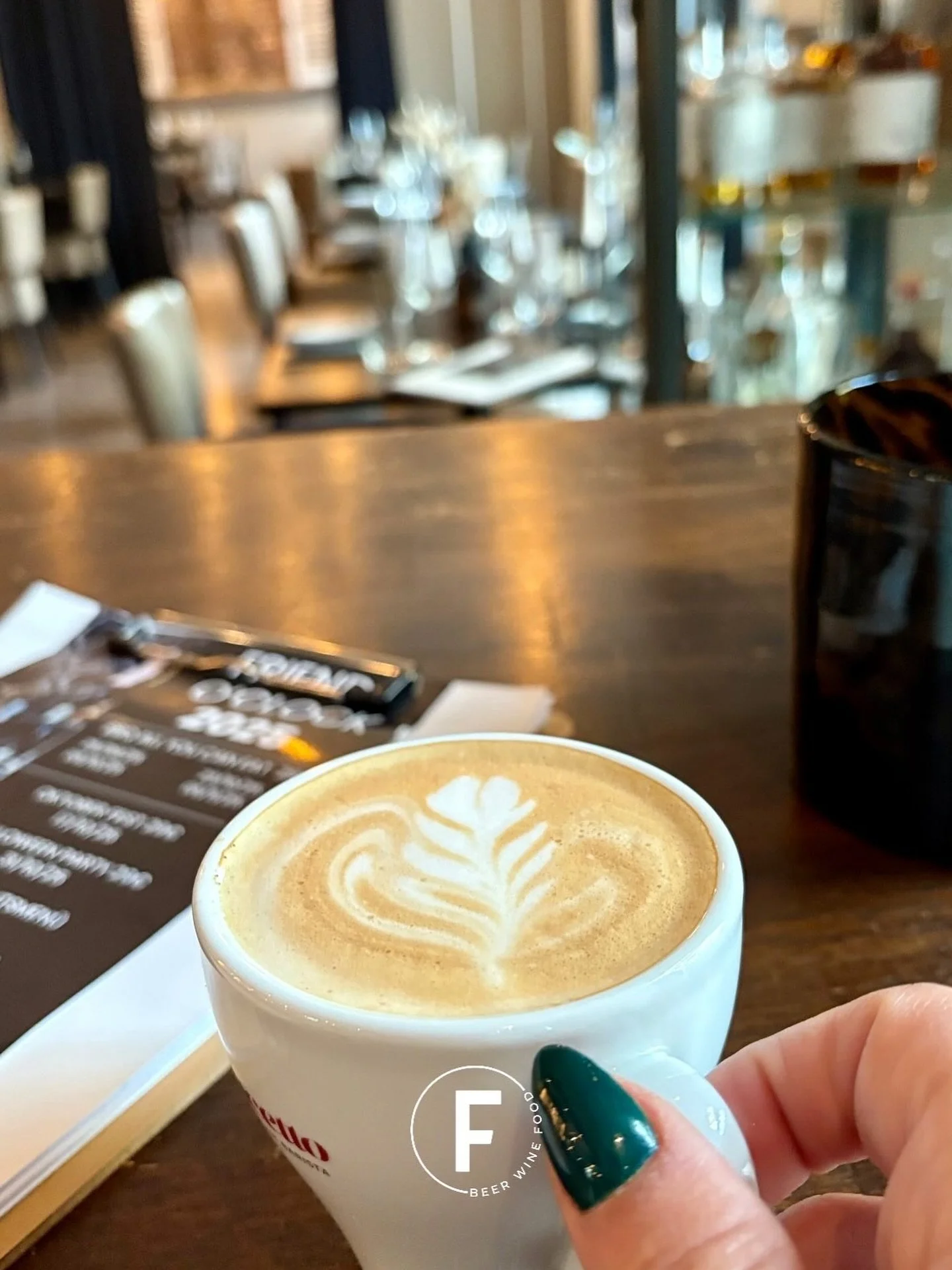 Kaffee, der genauso begeistert wie unser Wein.🤎
☕️ Bei uns gibt&rsquo;s nicht nur richtig tolle Weine 🍷 und gutes Essen 🍽️ &ndash; sondern auch verdammt guten Kaffee!
Unsere Bohnen kommen frisch ger&ouml;stet vom @roestwerkdortmund.
Also probiert 